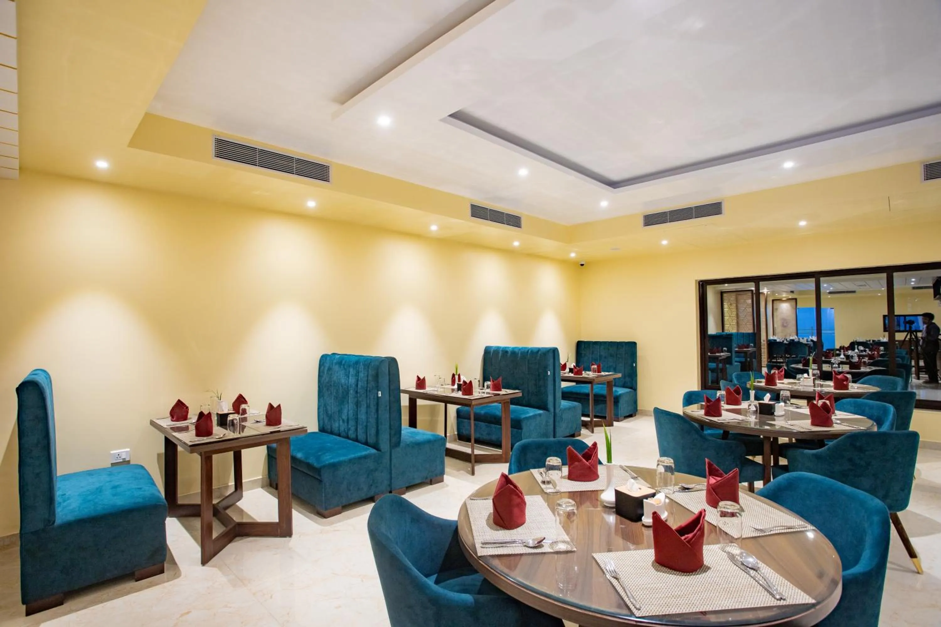 Restaurant/places to eat in Bhairahawa Garden Resort