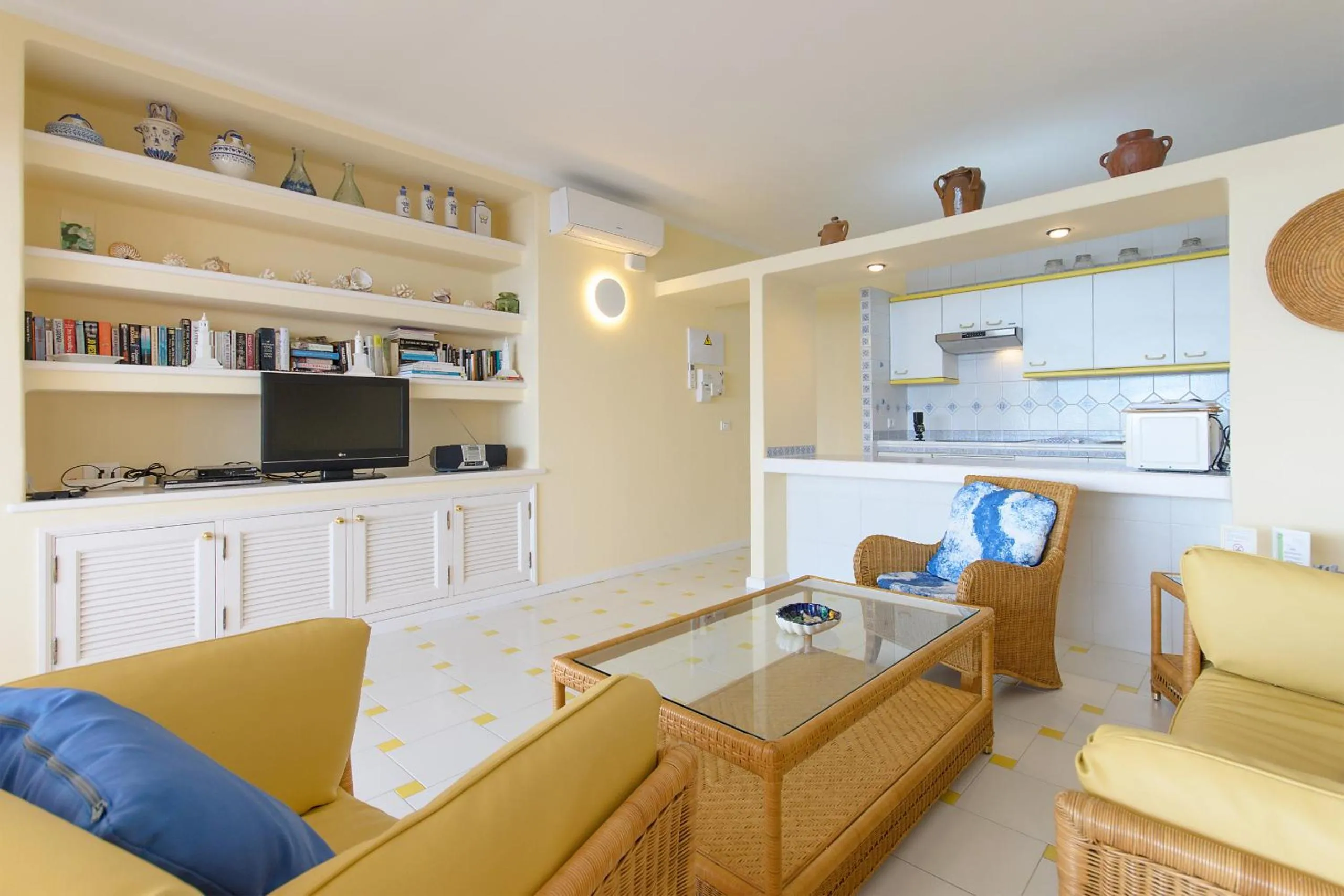 Communal lounge/ TV room in Casa Lola y Elena - Playa Blanca, Lanzarote