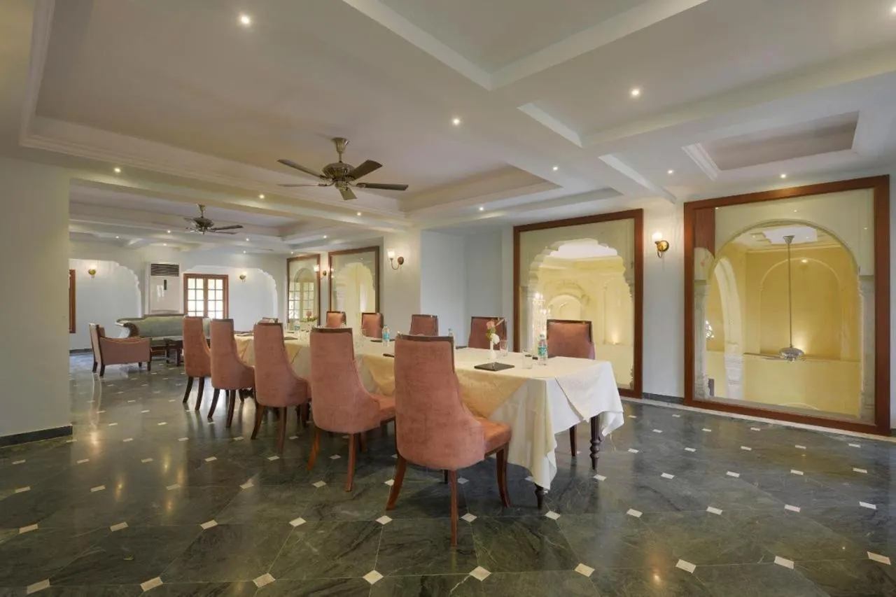Restaurant/places to eat in Hotel Chandra Raj Mahal