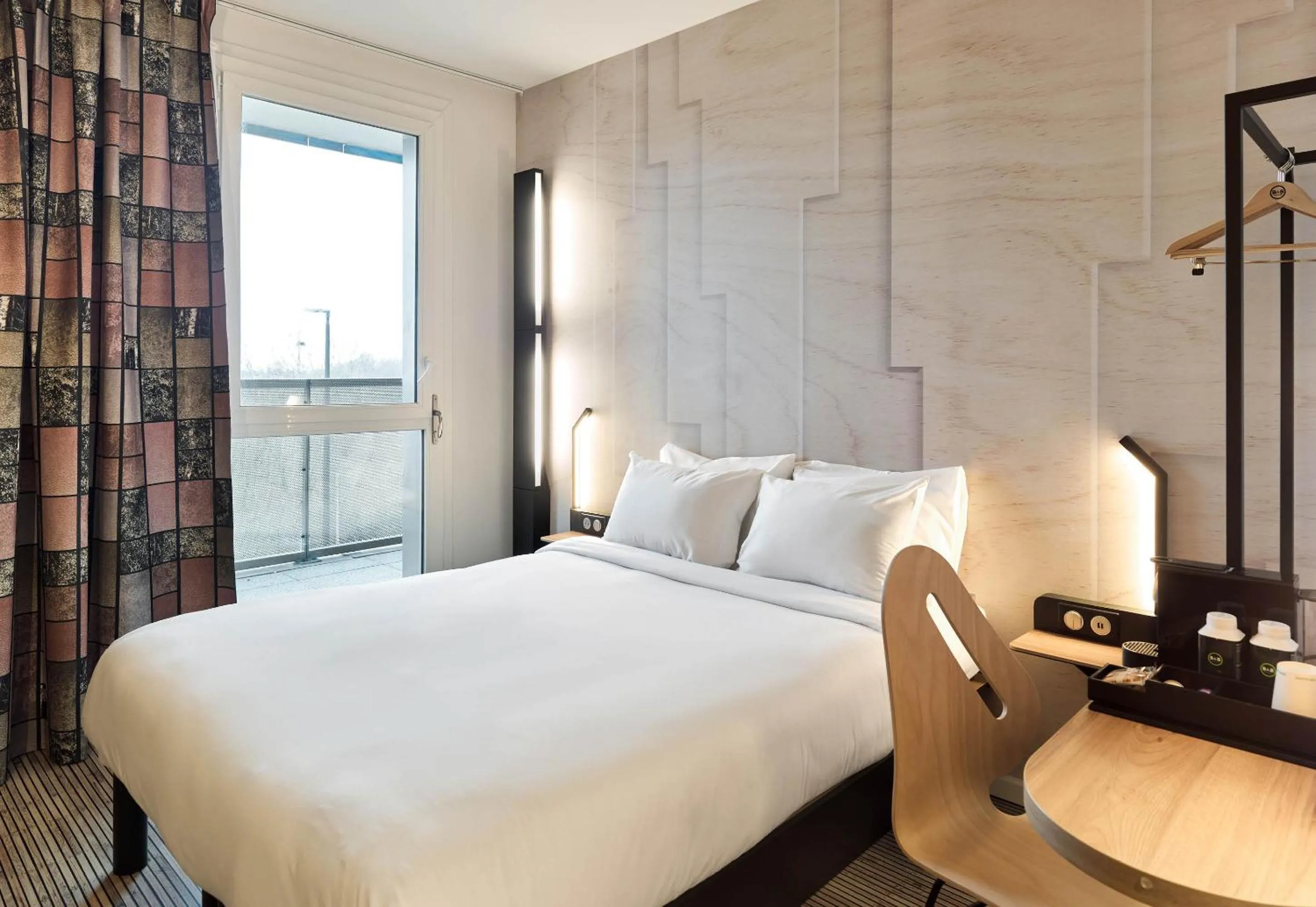 Bedroom, Bed in B&B HOTEL Versailles Rocquencourt