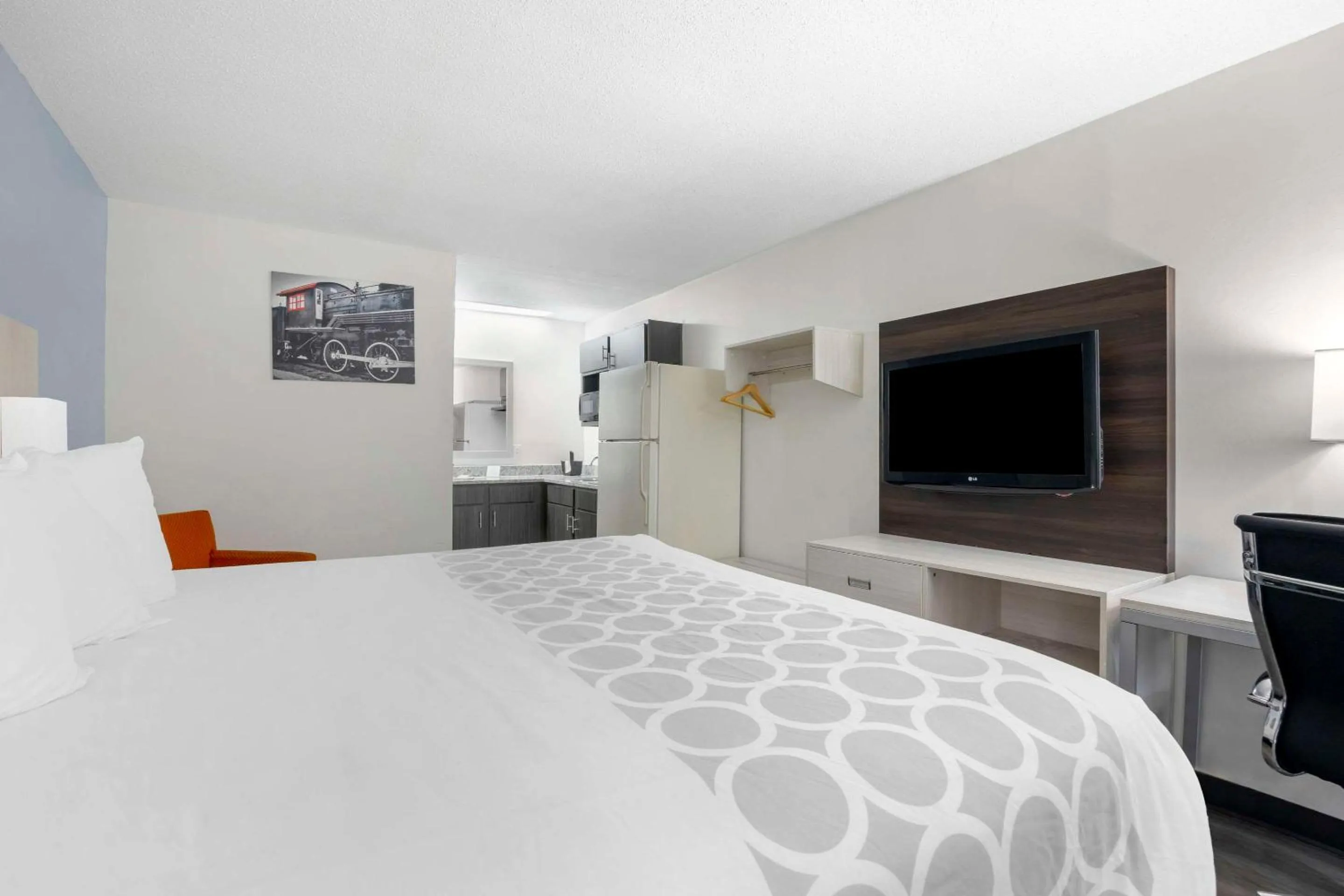 Bedroom, Bed in Suburban Studios Cookeville