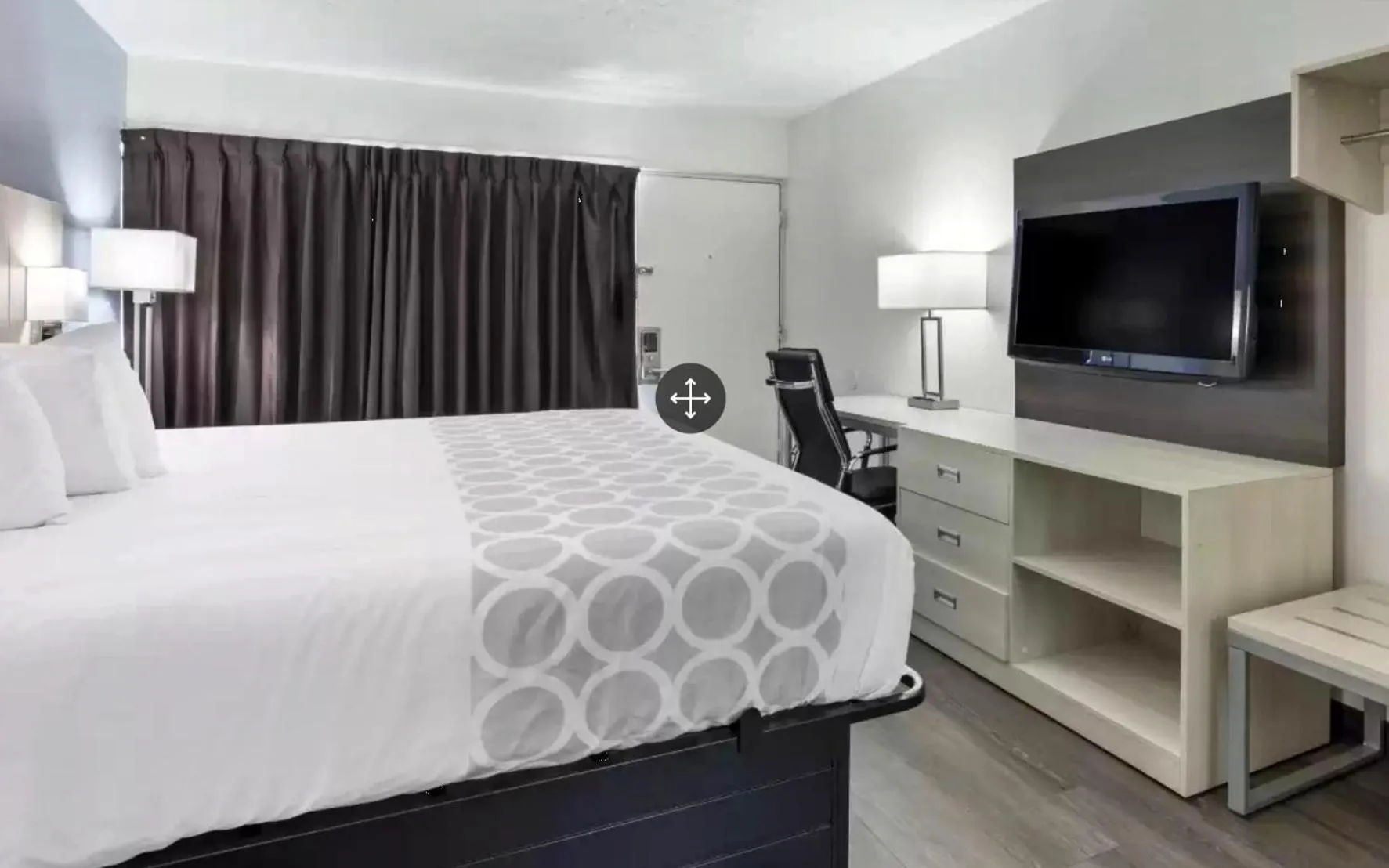 Bed in Suburban Studios Cookeville