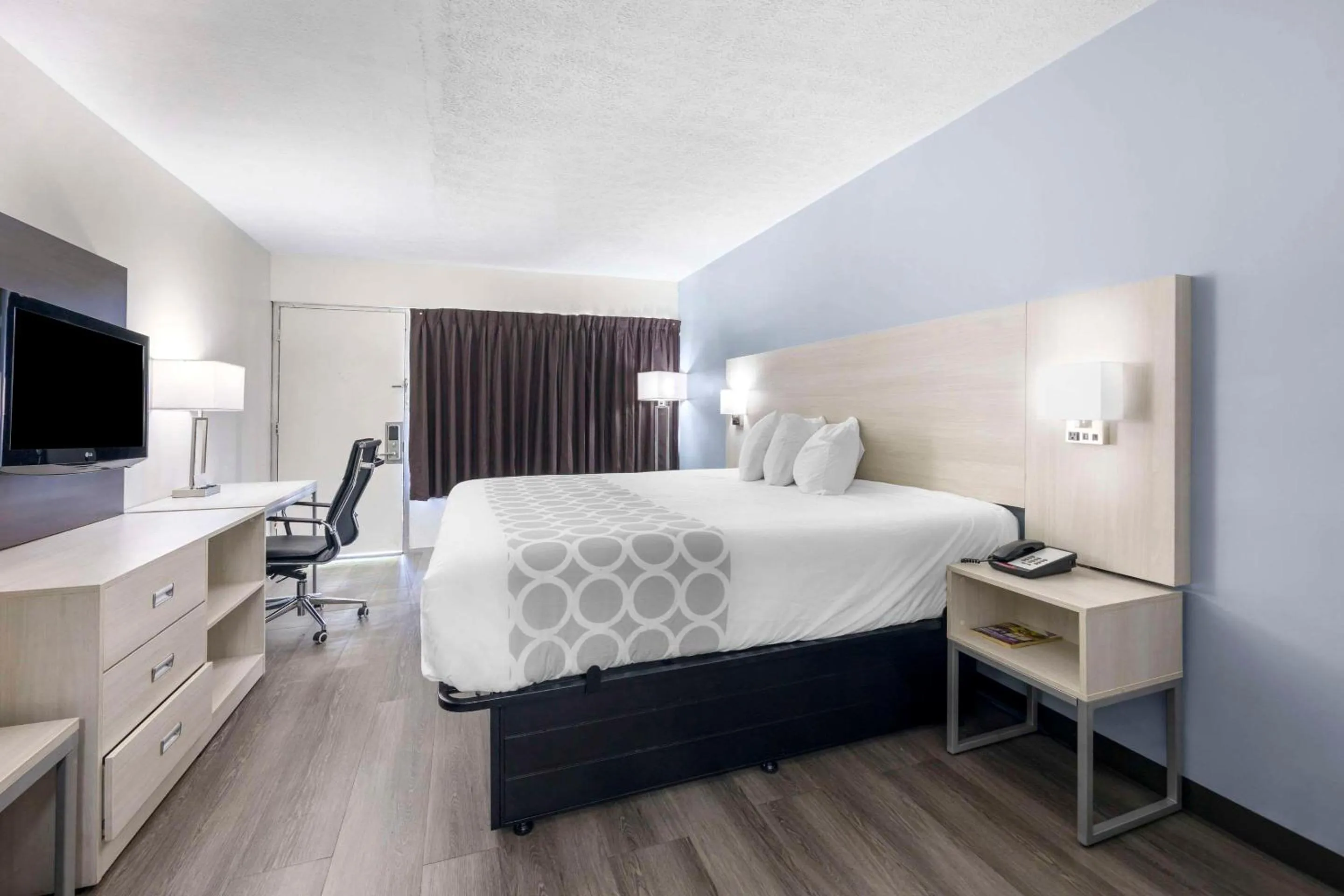 Bedroom, Bed in Suburban Studios Cookeville