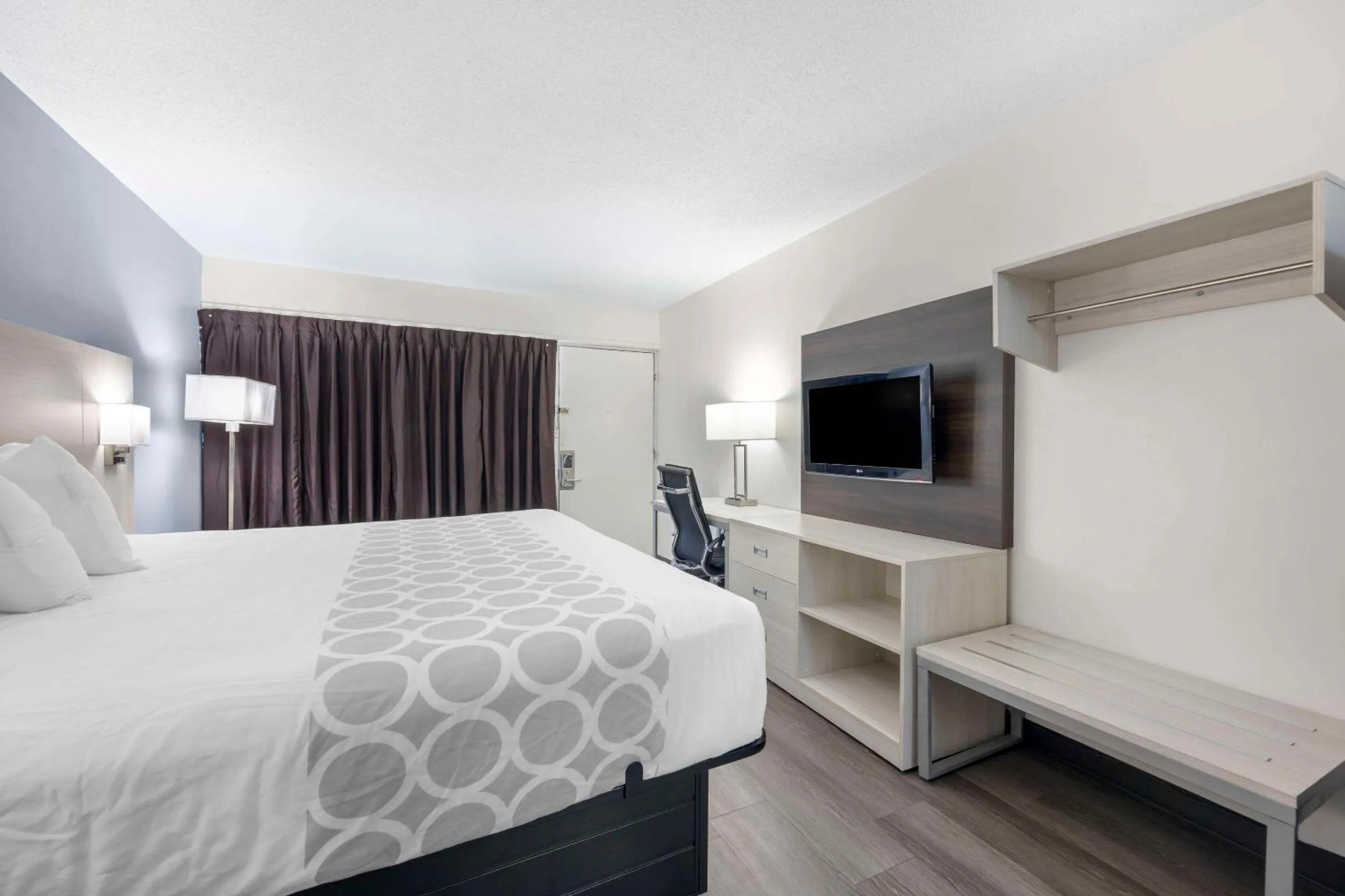 Bedroom, Bed in Suburban Studios Cookeville