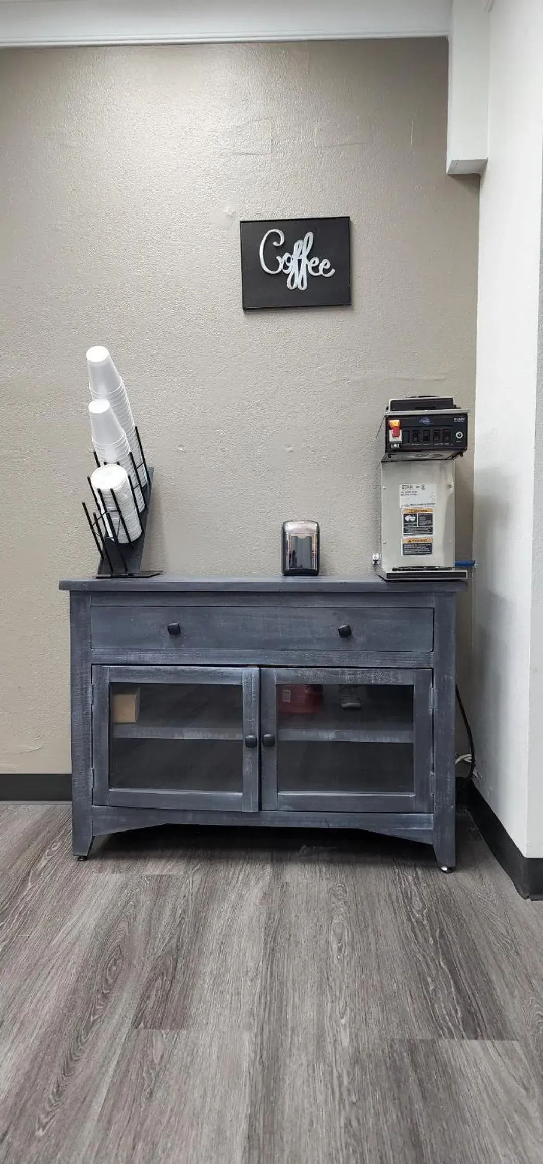 Coffee/tea facilities in Suburban Studios Cookeville