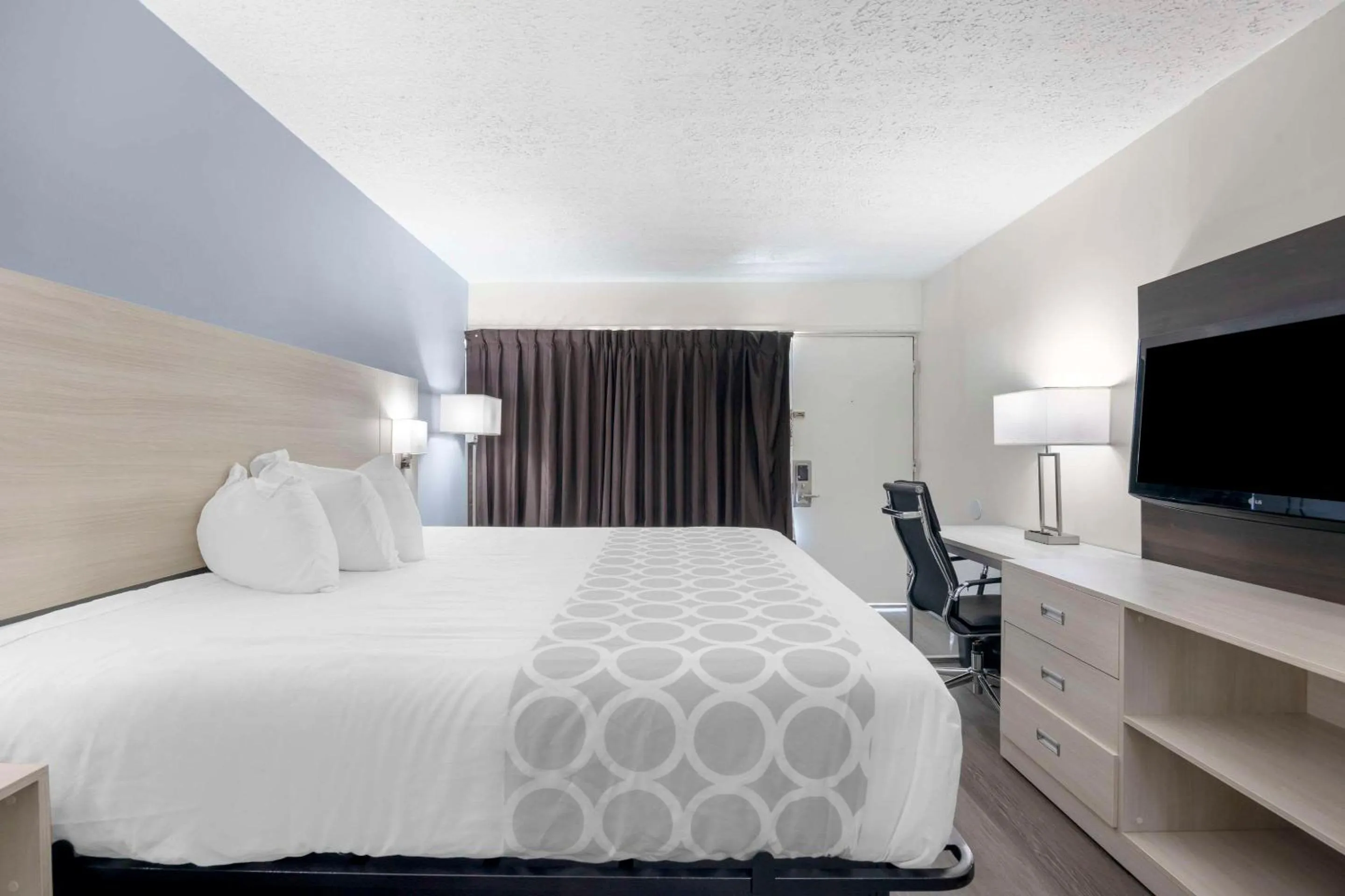 Bedroom, Bed in Suburban Studios Cookeville