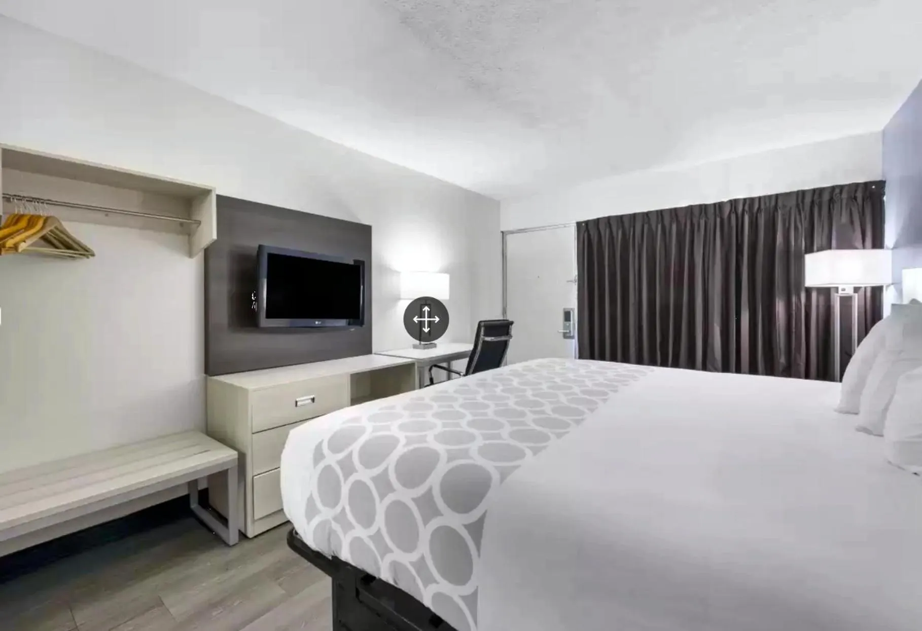 Bed in Suburban Studios Cookeville