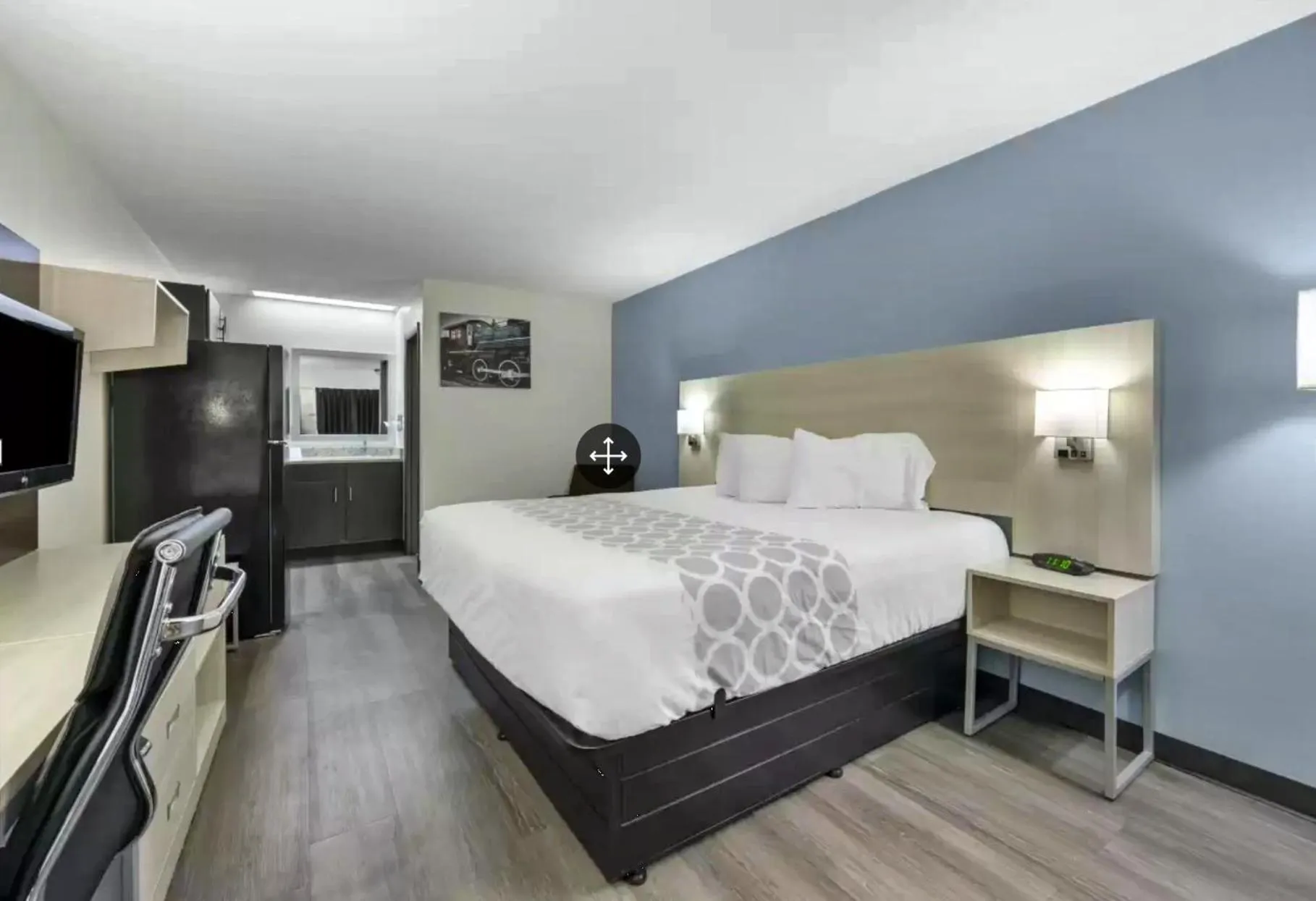 Bed in Suburban Studios Cookeville