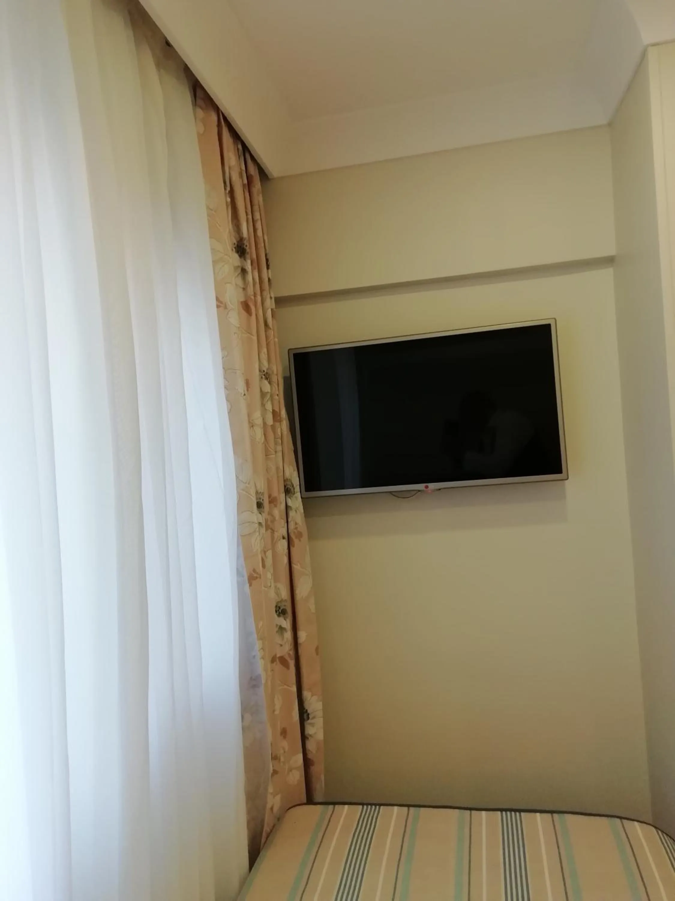 TV and multimedia, Bed in Just Inn Hotel