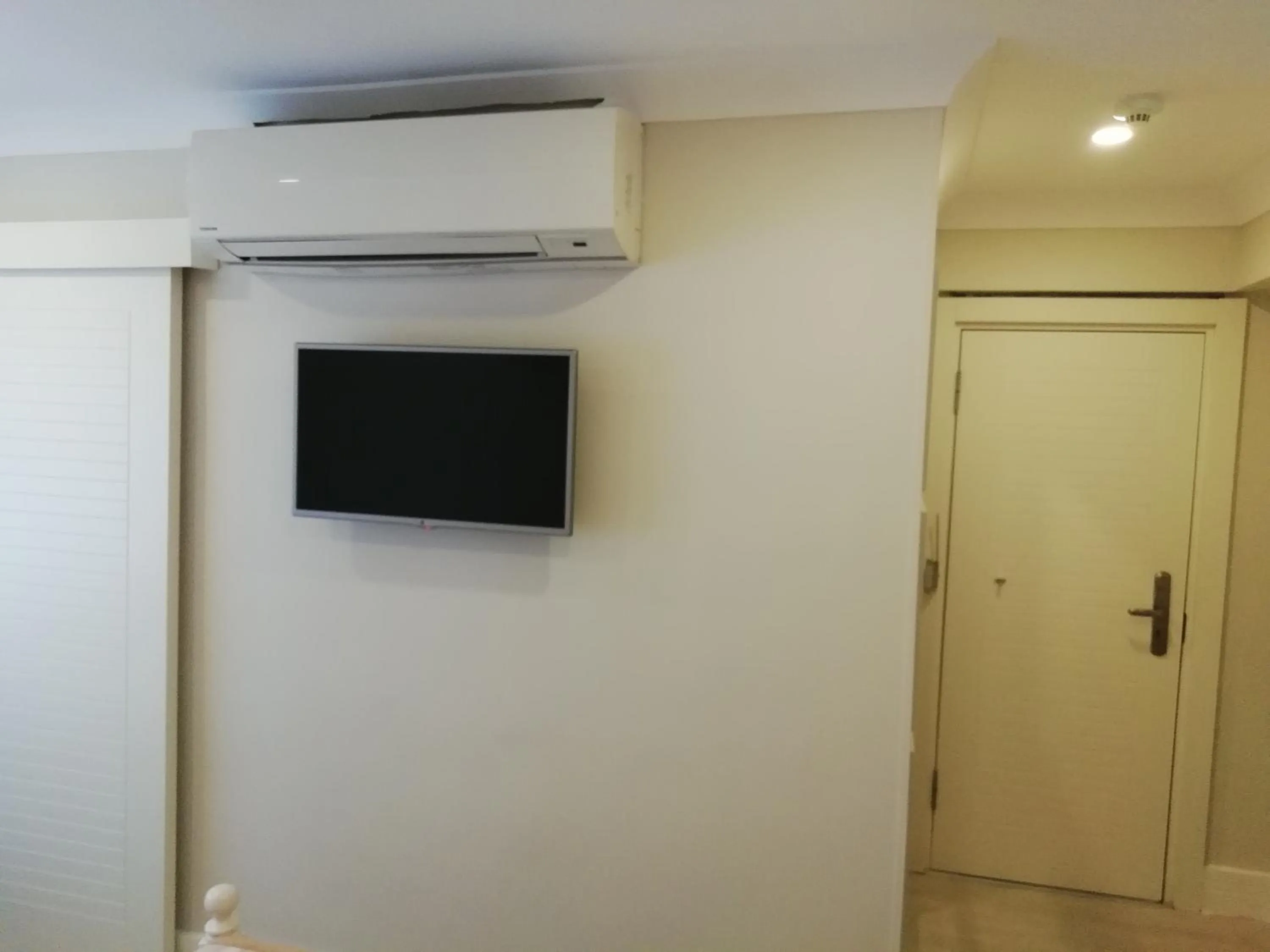 TV and multimedia in Just Inn Hotel