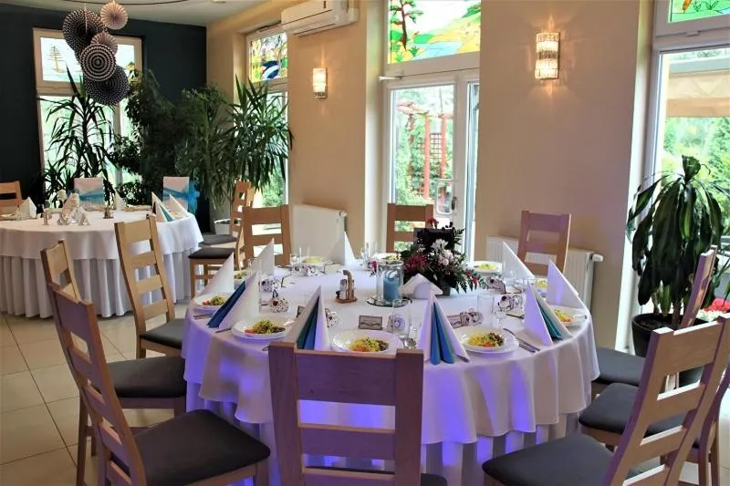 Restaurant/places to eat in Hotel Zielony & OW Borowik & Pensjonat Manhattan - Centrum Rekreacji i Wypoczynku GASTROTUR