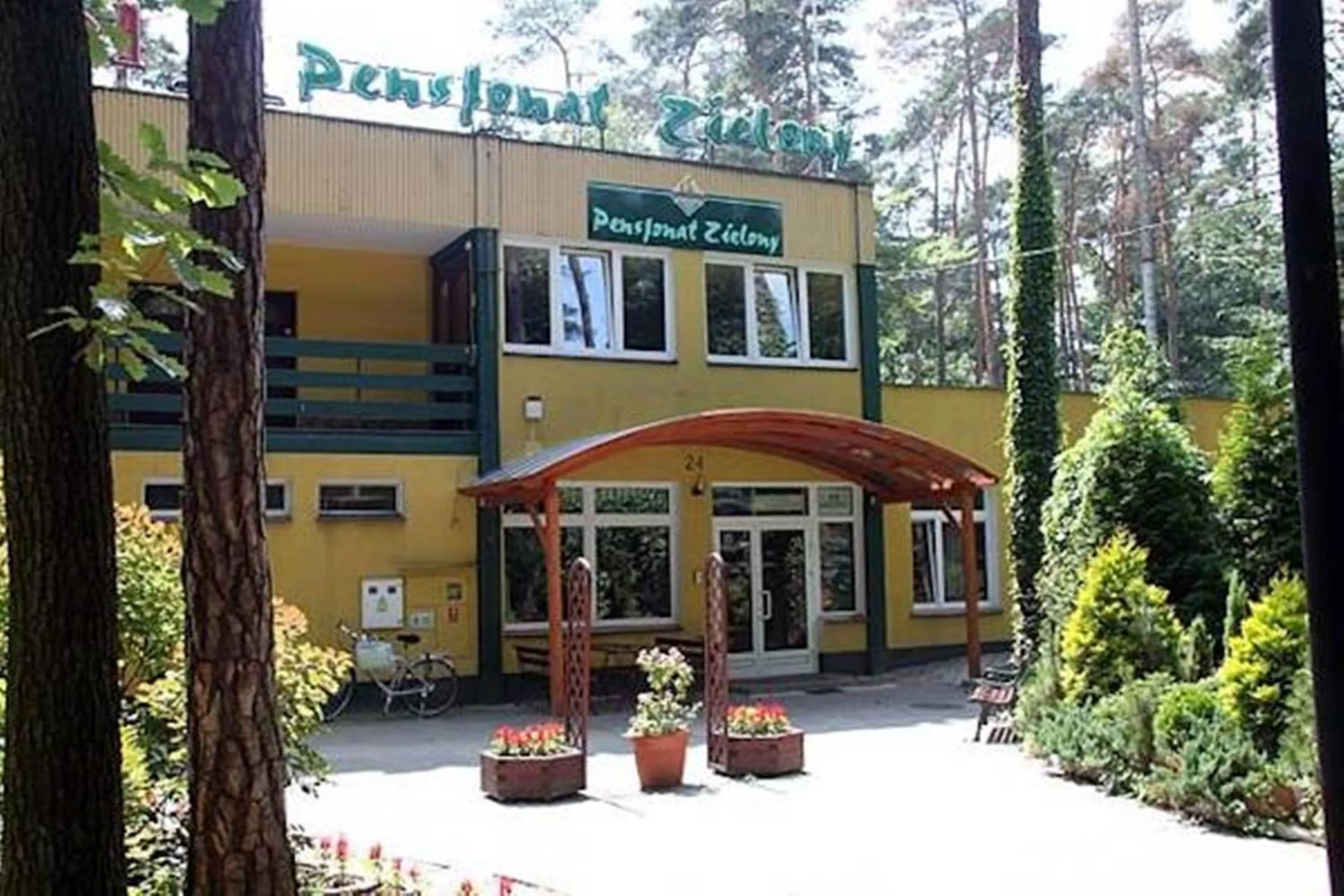 Property building in Hotel Zielony & OW Borowik & Pensjonat Manhattan - Centrum Rekreacji i Wypoczynku GASTROTUR