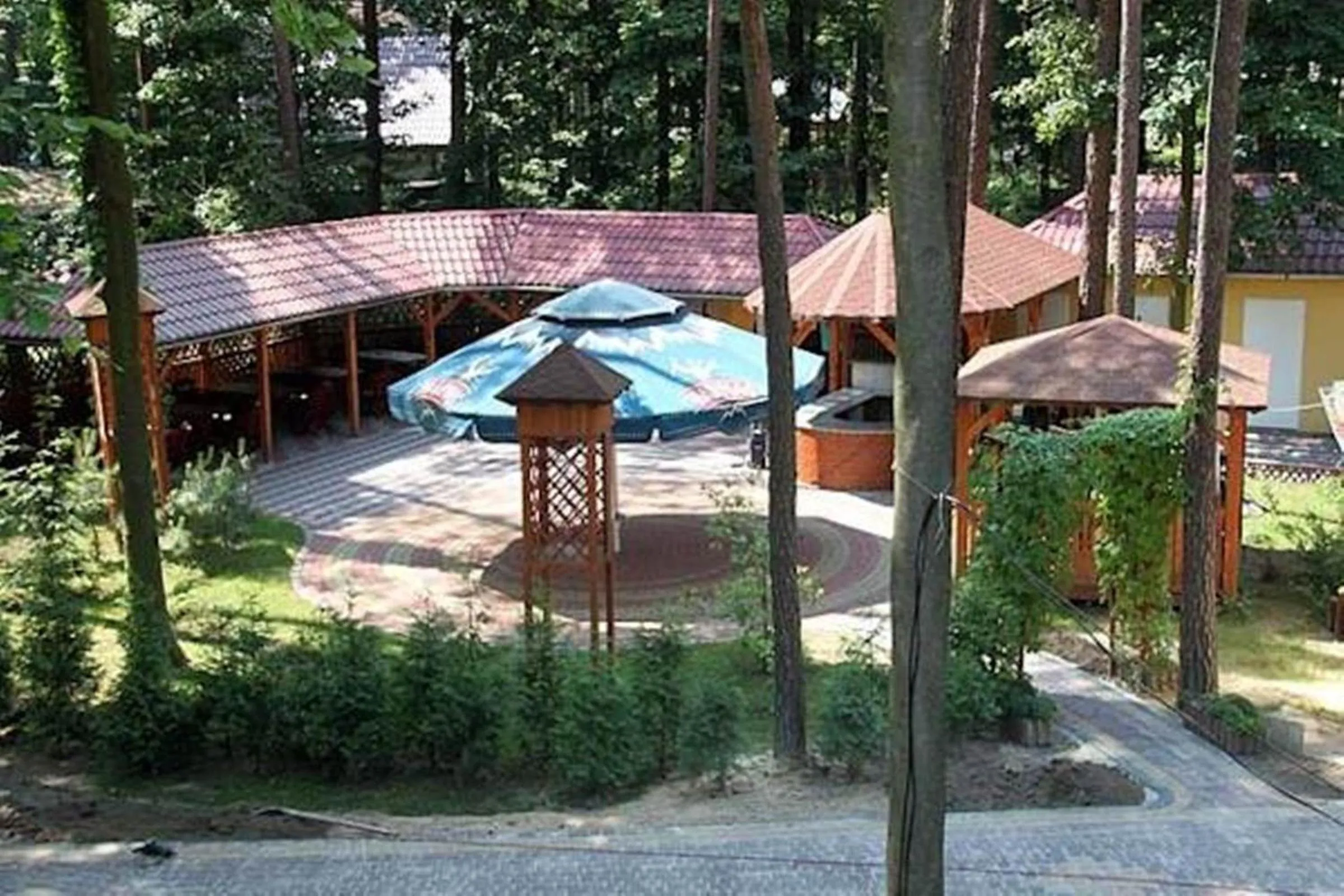 BBQ facilities in Hotel Zielony & OW Borowik & Pensjonat Manhattan - Centrum Rekreacji i Wypoczynku GASTROTUR