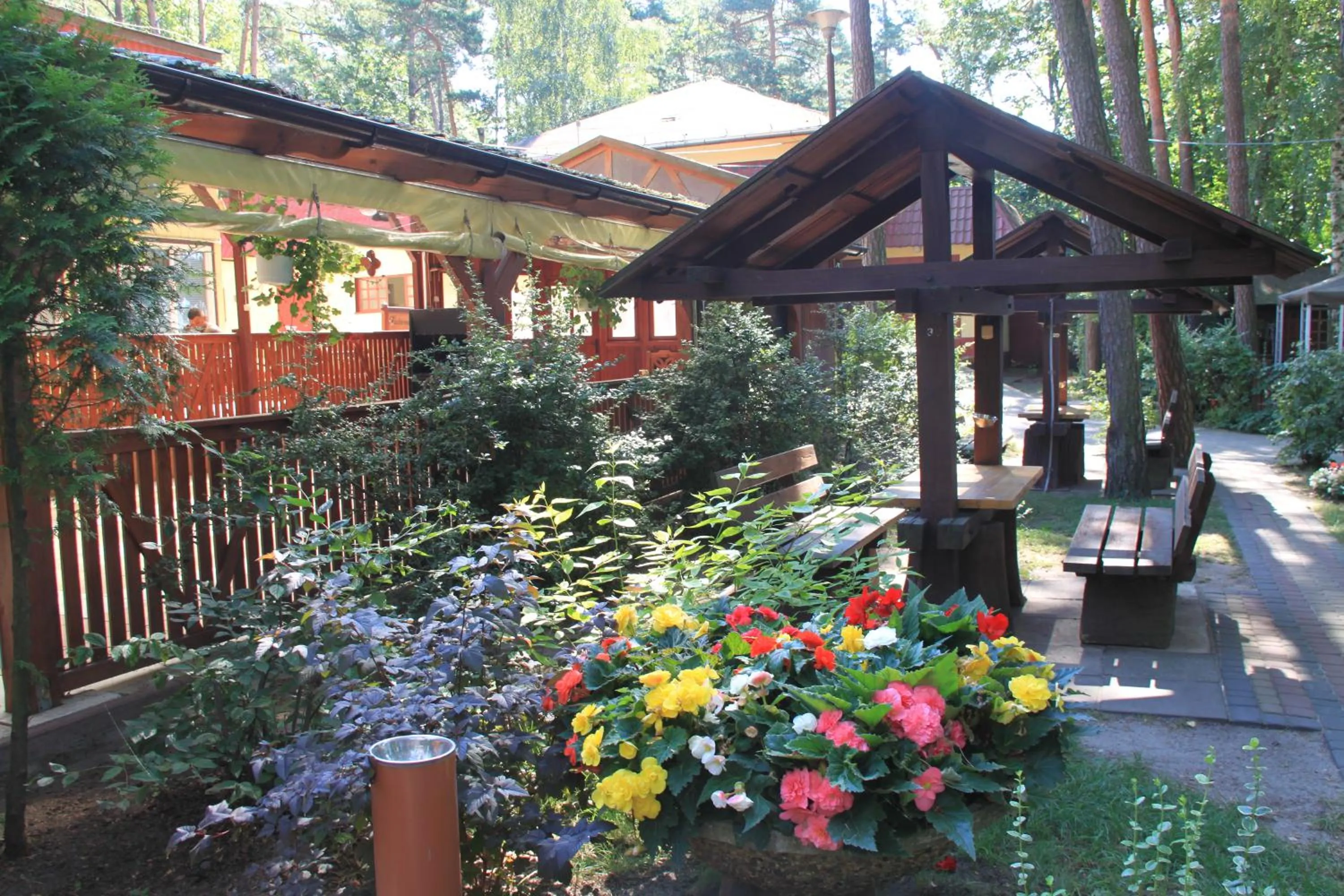 Hotel Zielony & OW Borowik & Pensjonat Manhattan - Centrum Rekreacji i Wypoczynku GASTROTUR