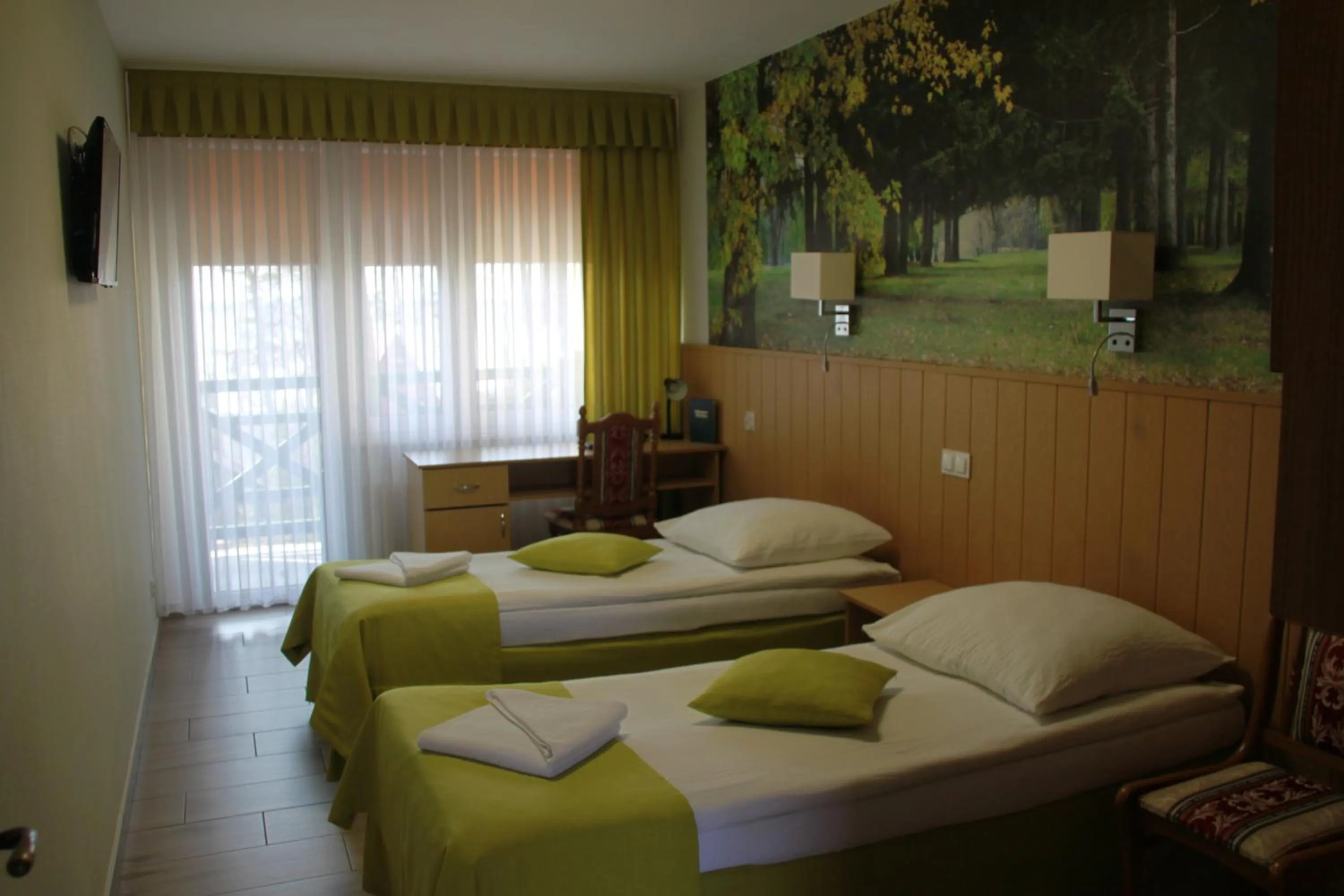 Bed in Hotel Zielony & OW Borowik & Pensjonat Manhattan - Centrum Rekreacji i Wypoczynku GASTROTUR