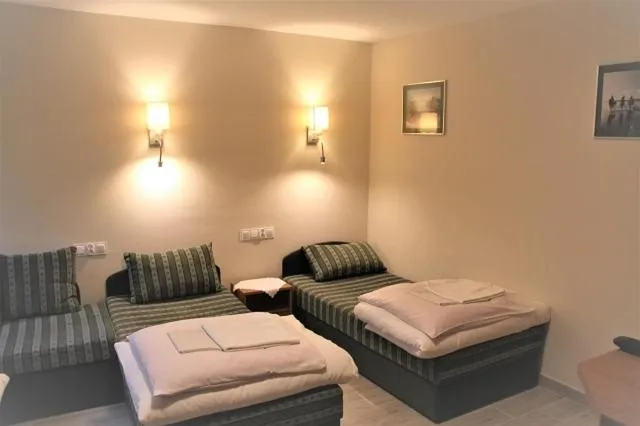 Bed in Hotel Zielony & OW Borowik & Pensjonat Manhattan - Centrum Rekreacji i Wypoczynku GASTROTUR