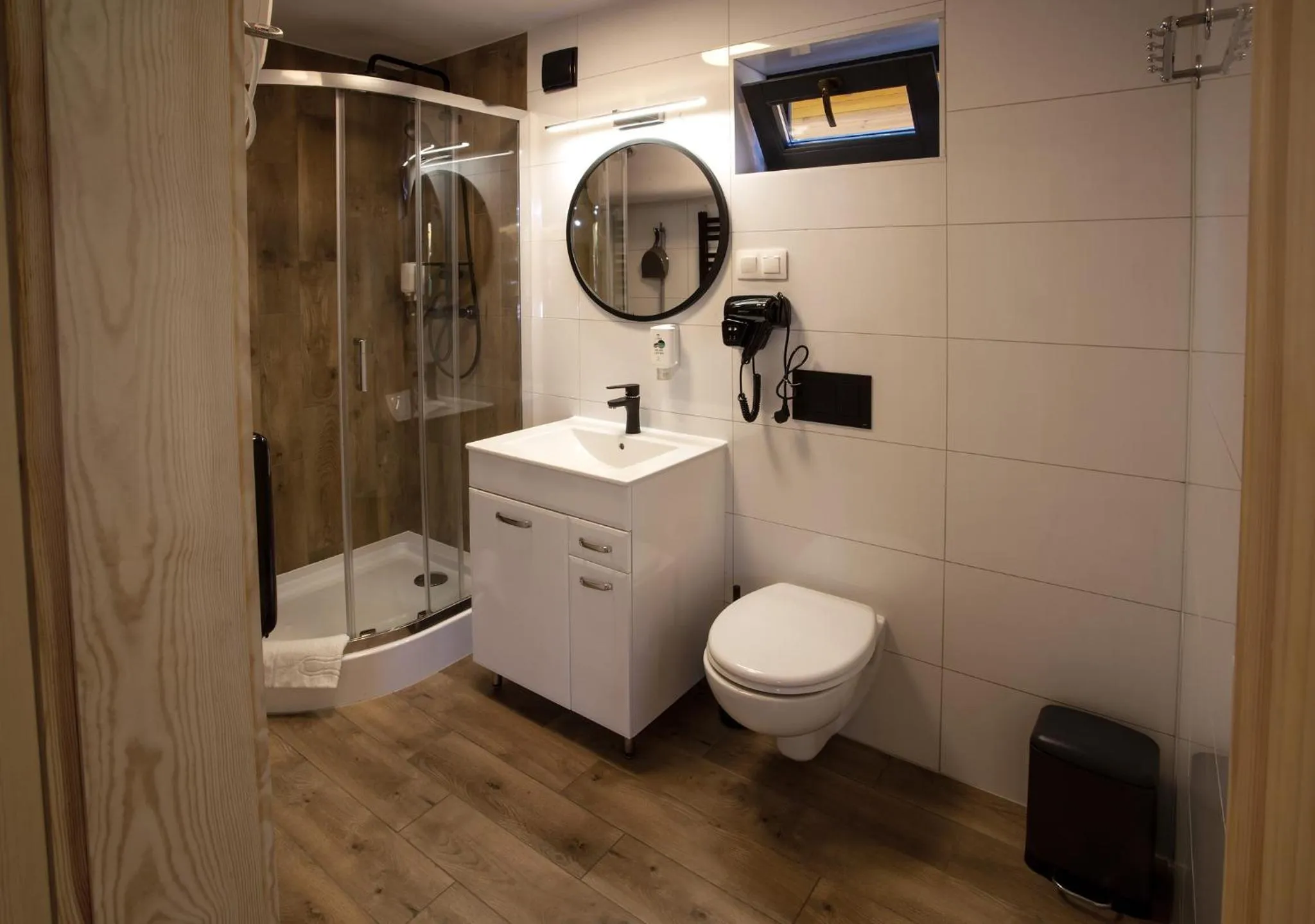 Hotel Zielony & OW Borowik & Pensjonat Manhattan - Centrum Rekreacji i Wypoczynku GASTROTUR