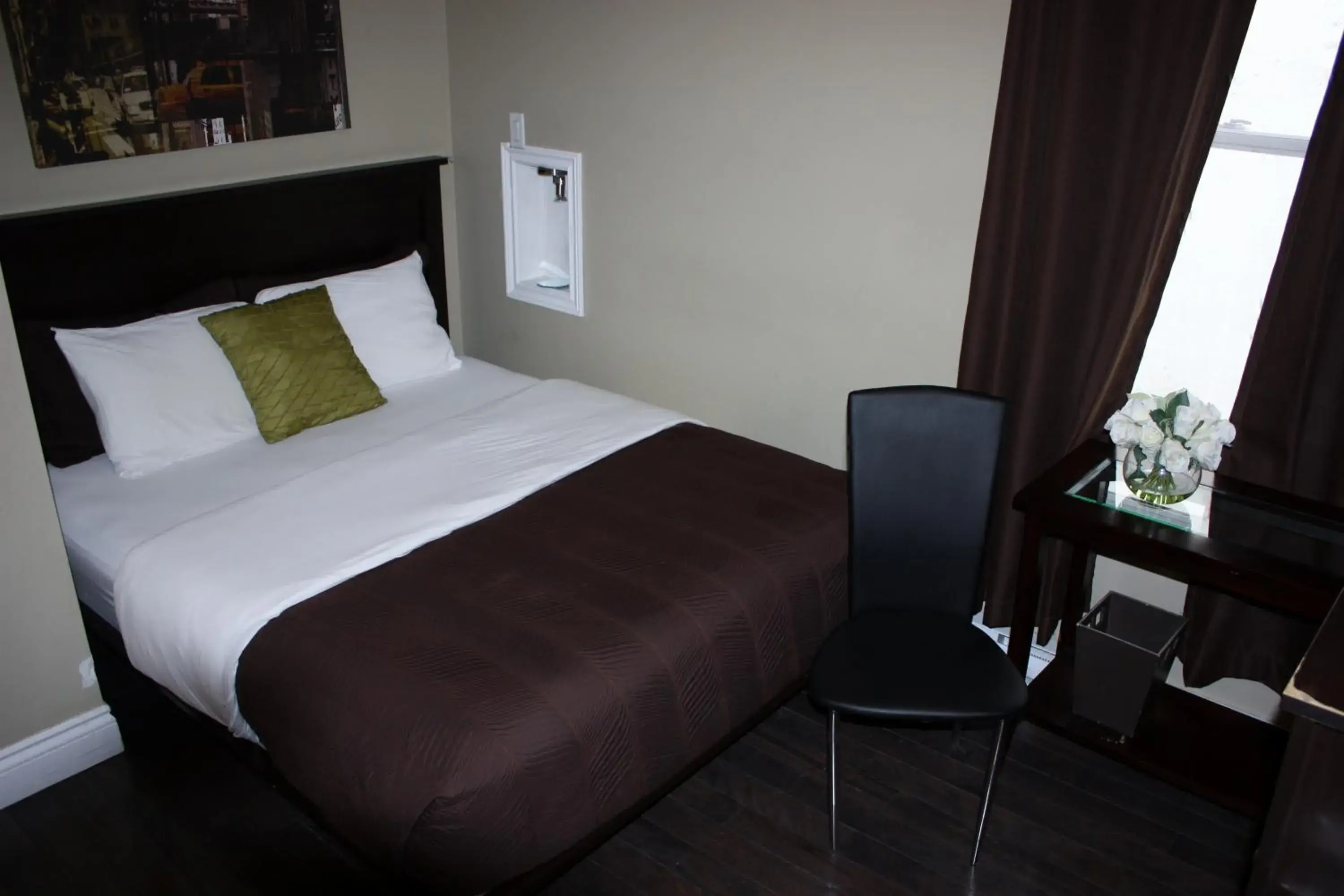 Economy Queen with En Suite in The Duckworth Inn Economy Queen with En Suite in The Duckworth Inn