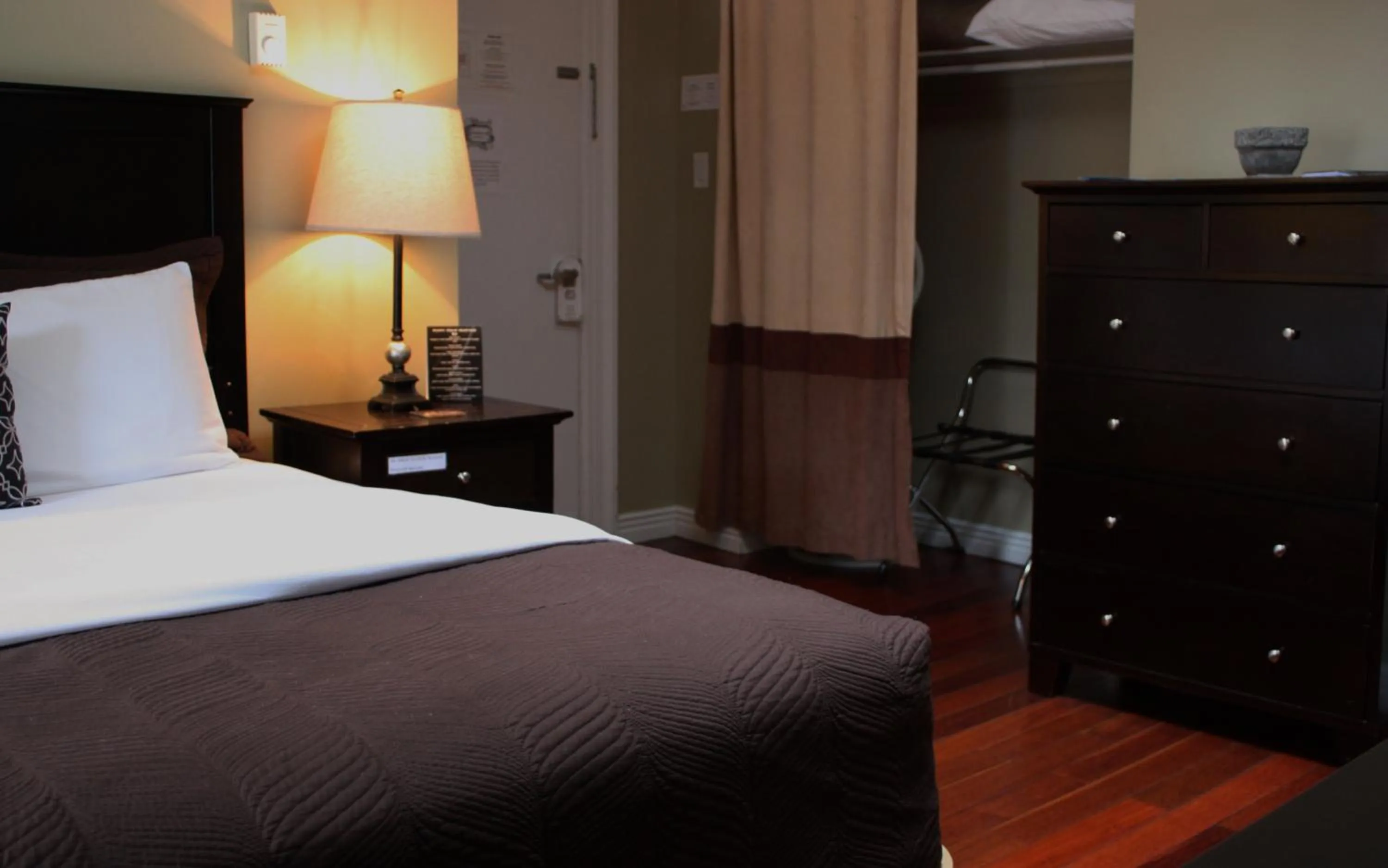 Bathroom, Bed in The Duckworth Inn