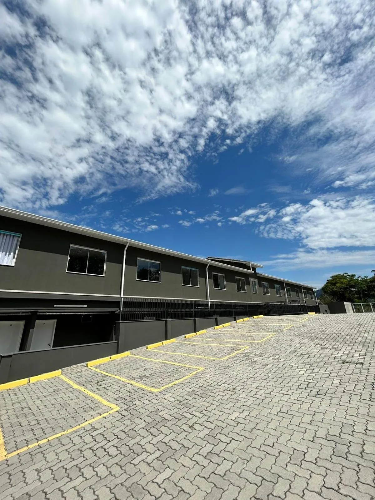 Property building in Hotel Penedo Inn