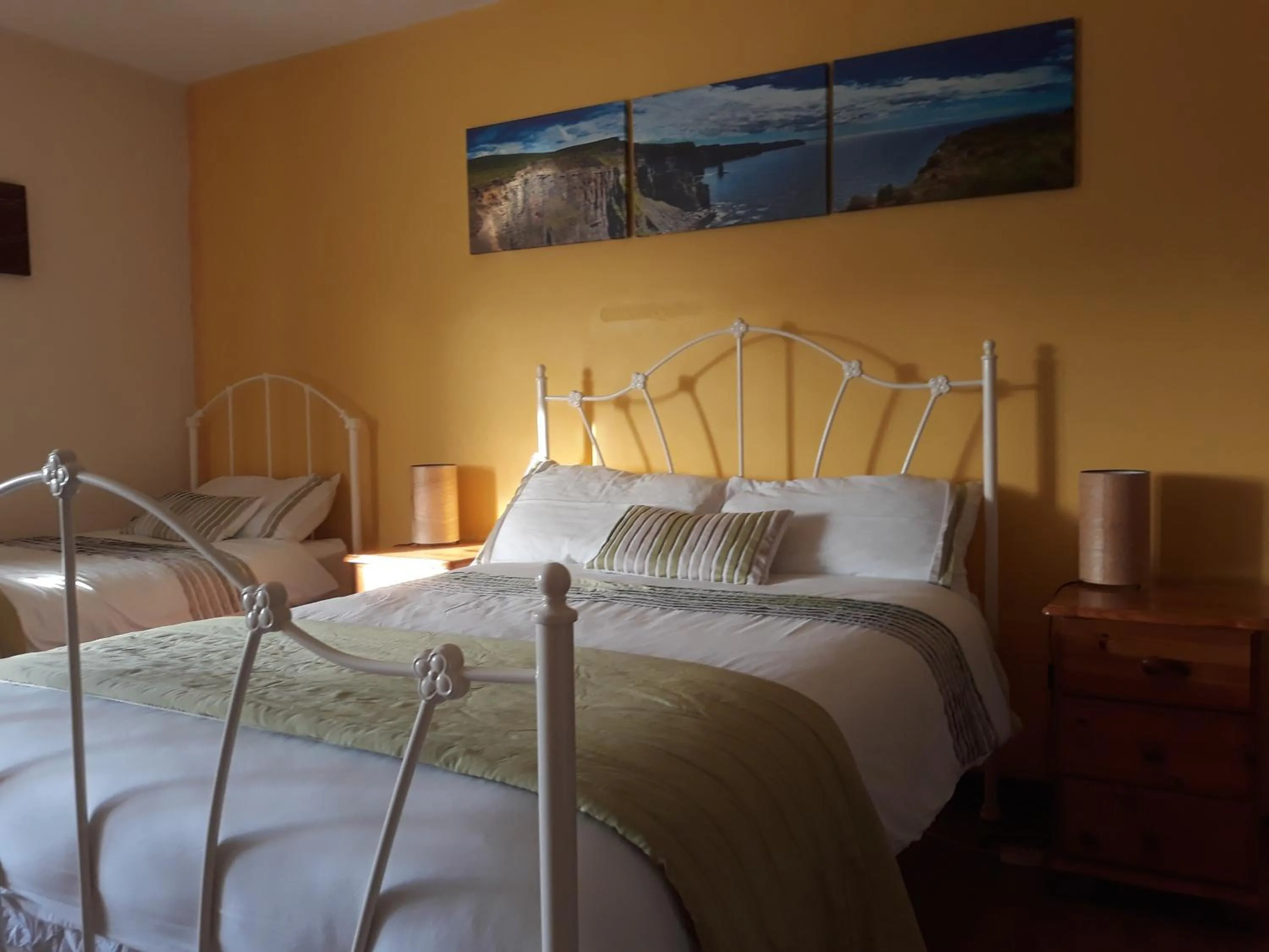 Bedroom, Bed in Slieve Elva B&B