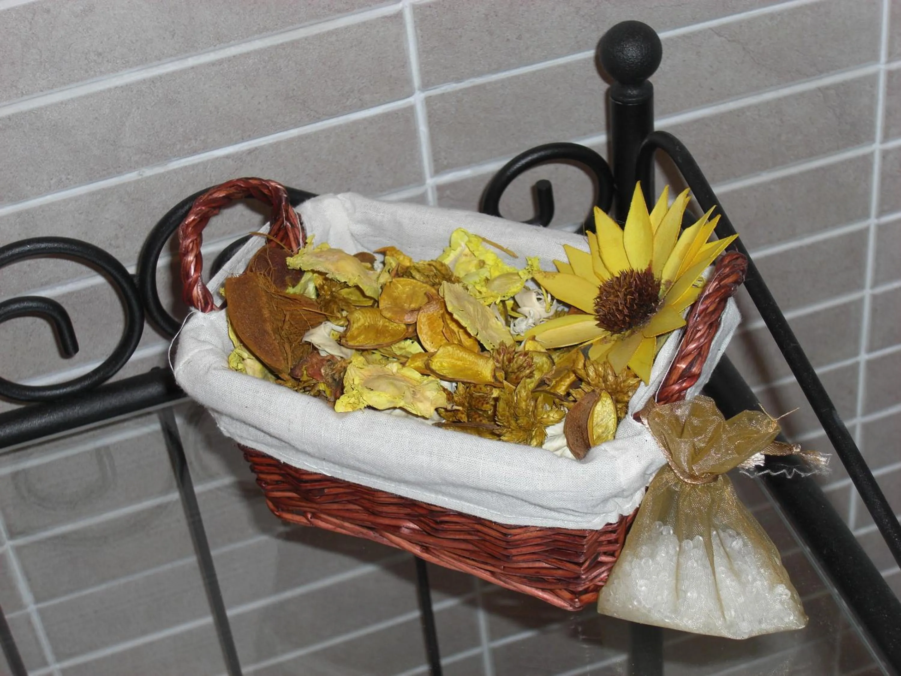 Decorative detail in Pietra Preziosa Bed & Breakfast