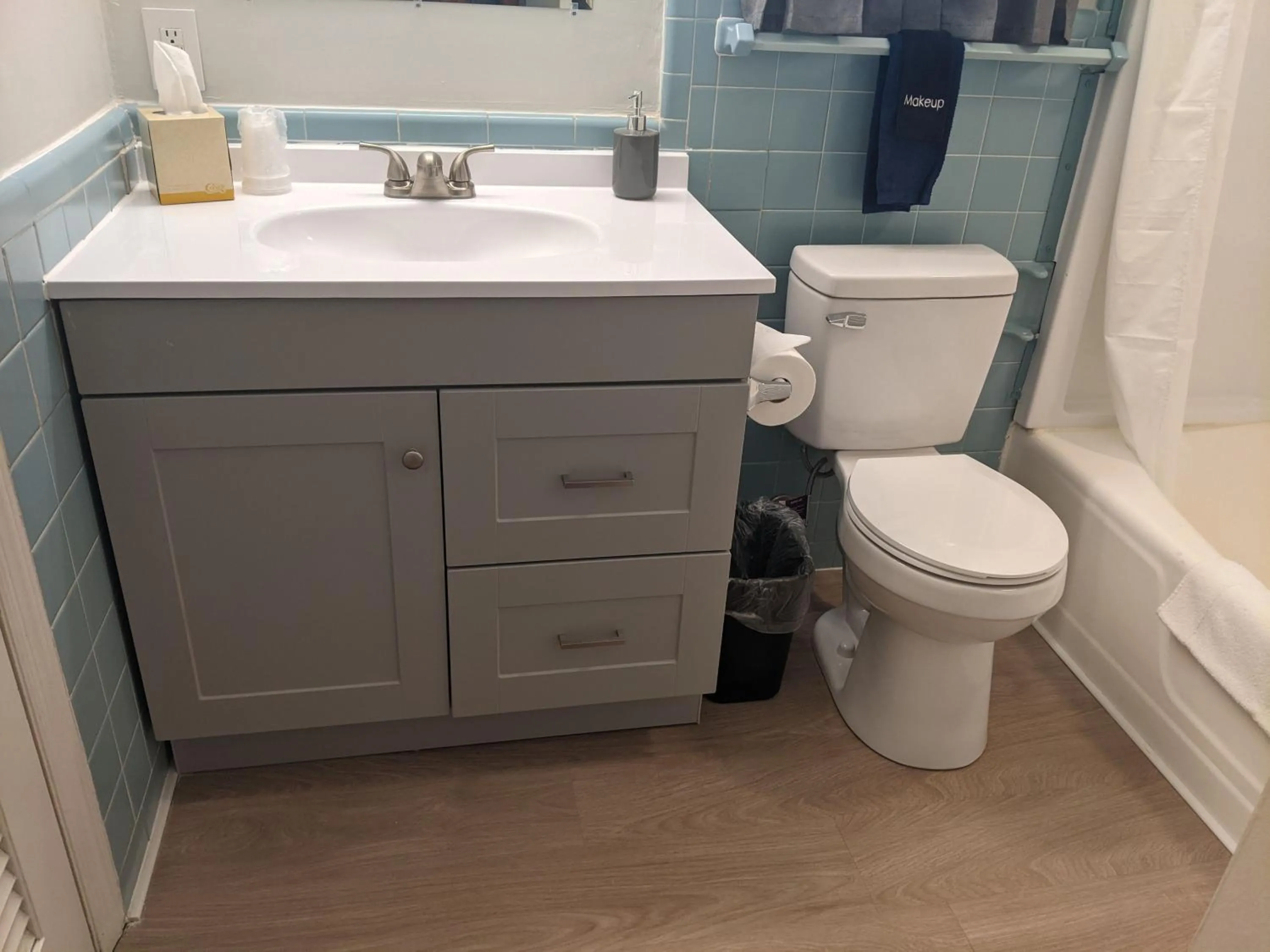 Riverboat Inn & Suites