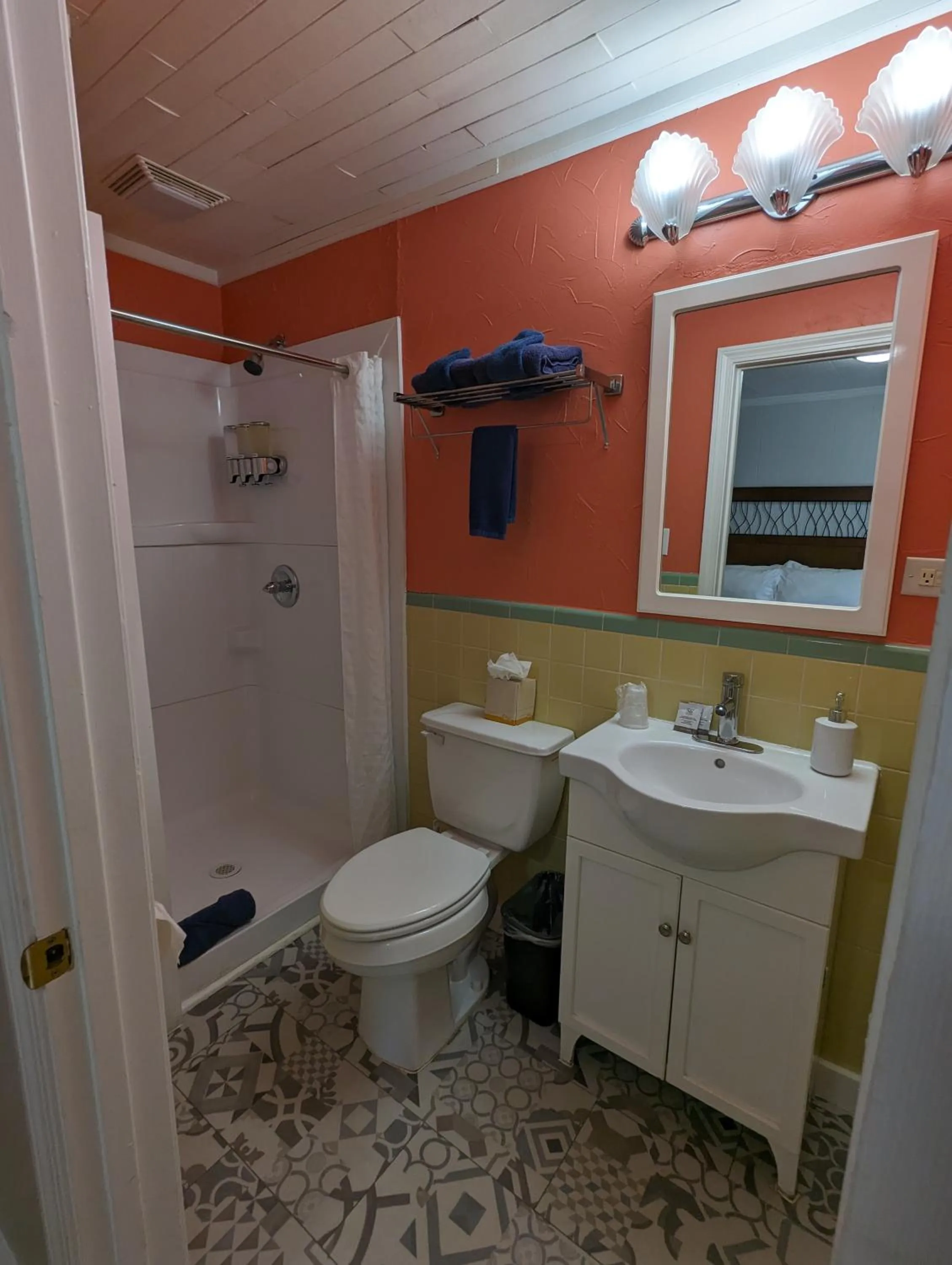 Riverboat Inn & Suites