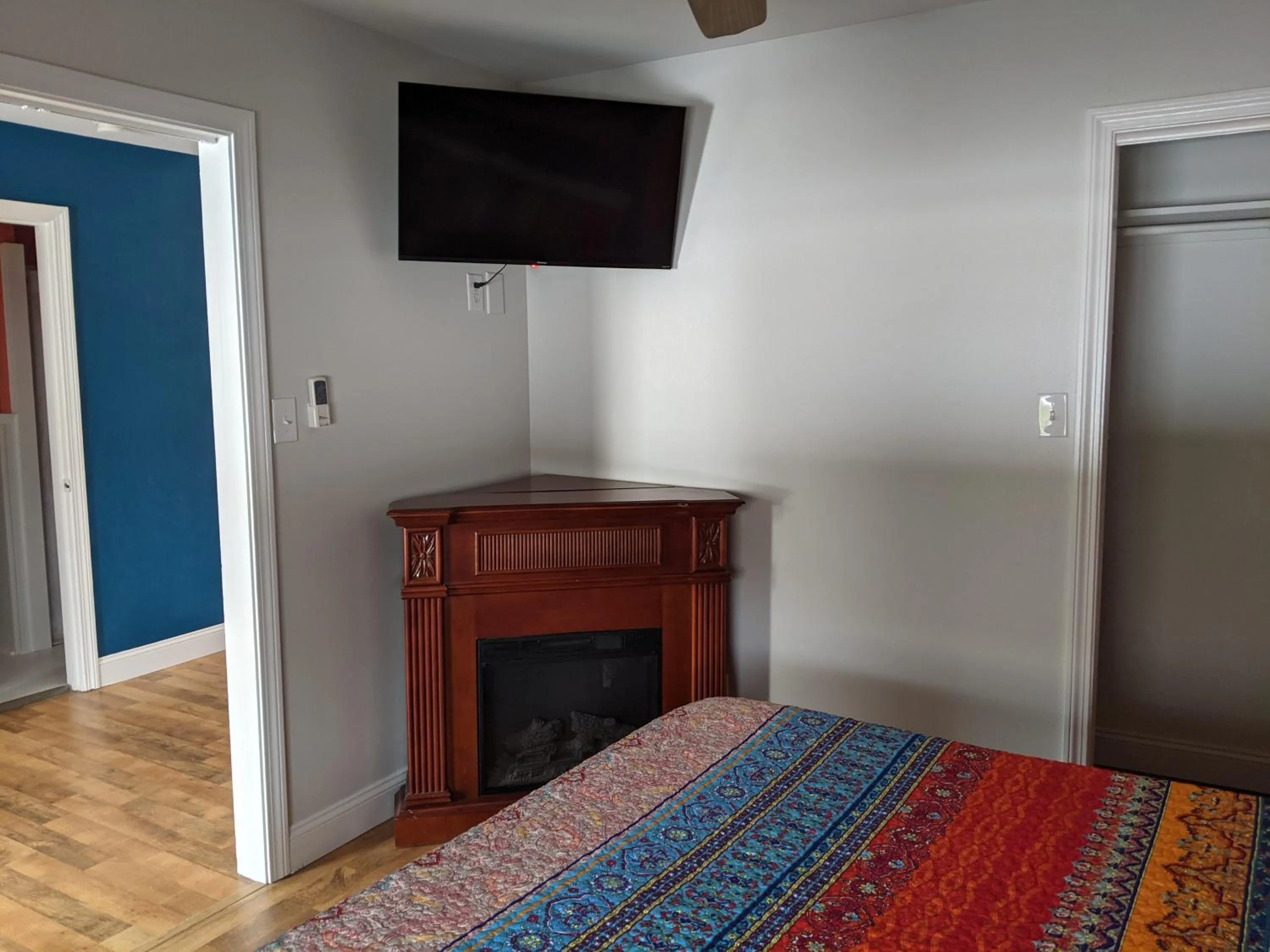 Bed in Riverboat Inn & Suites