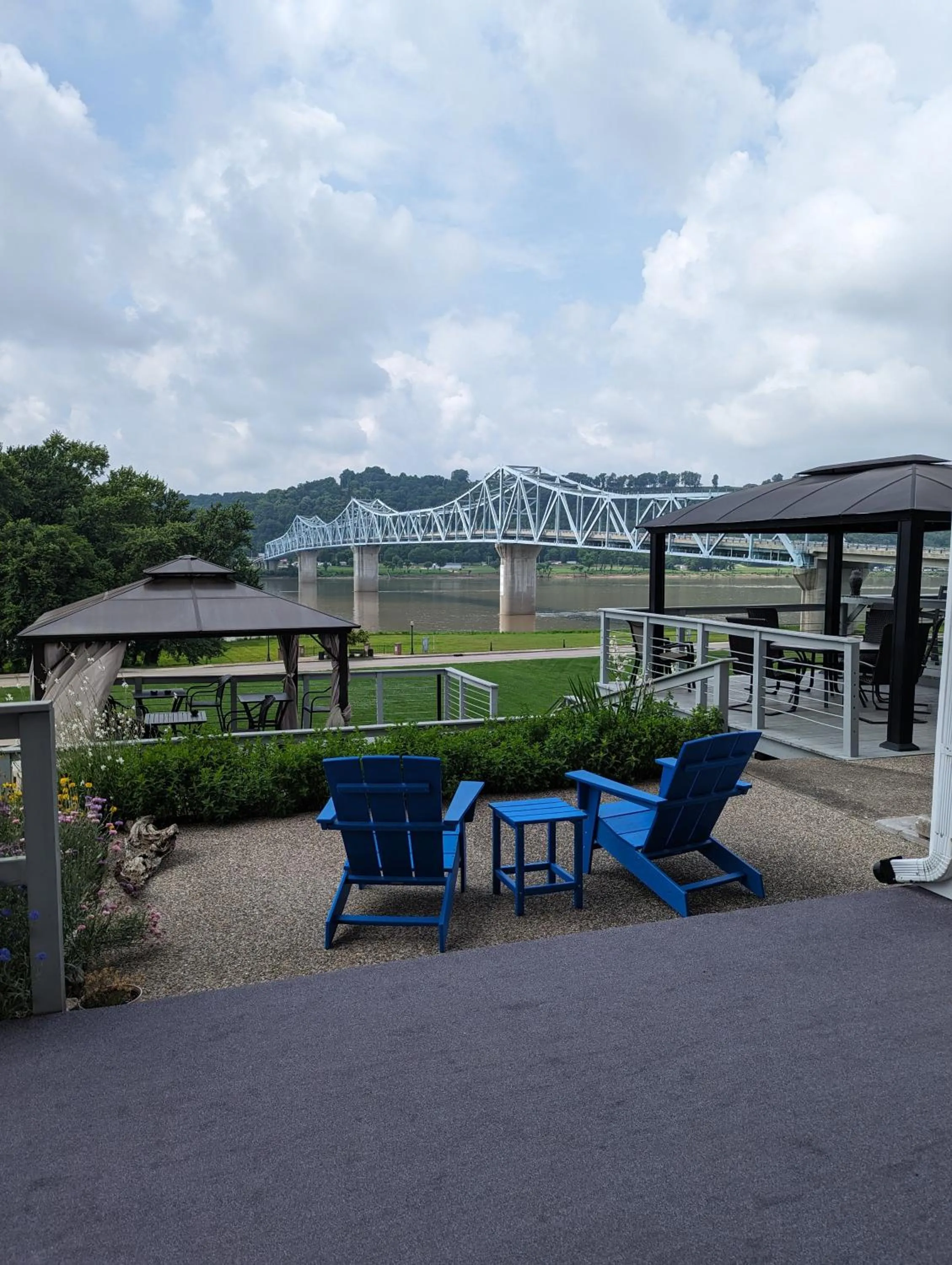 Patio in Riverboat Inn & Suites