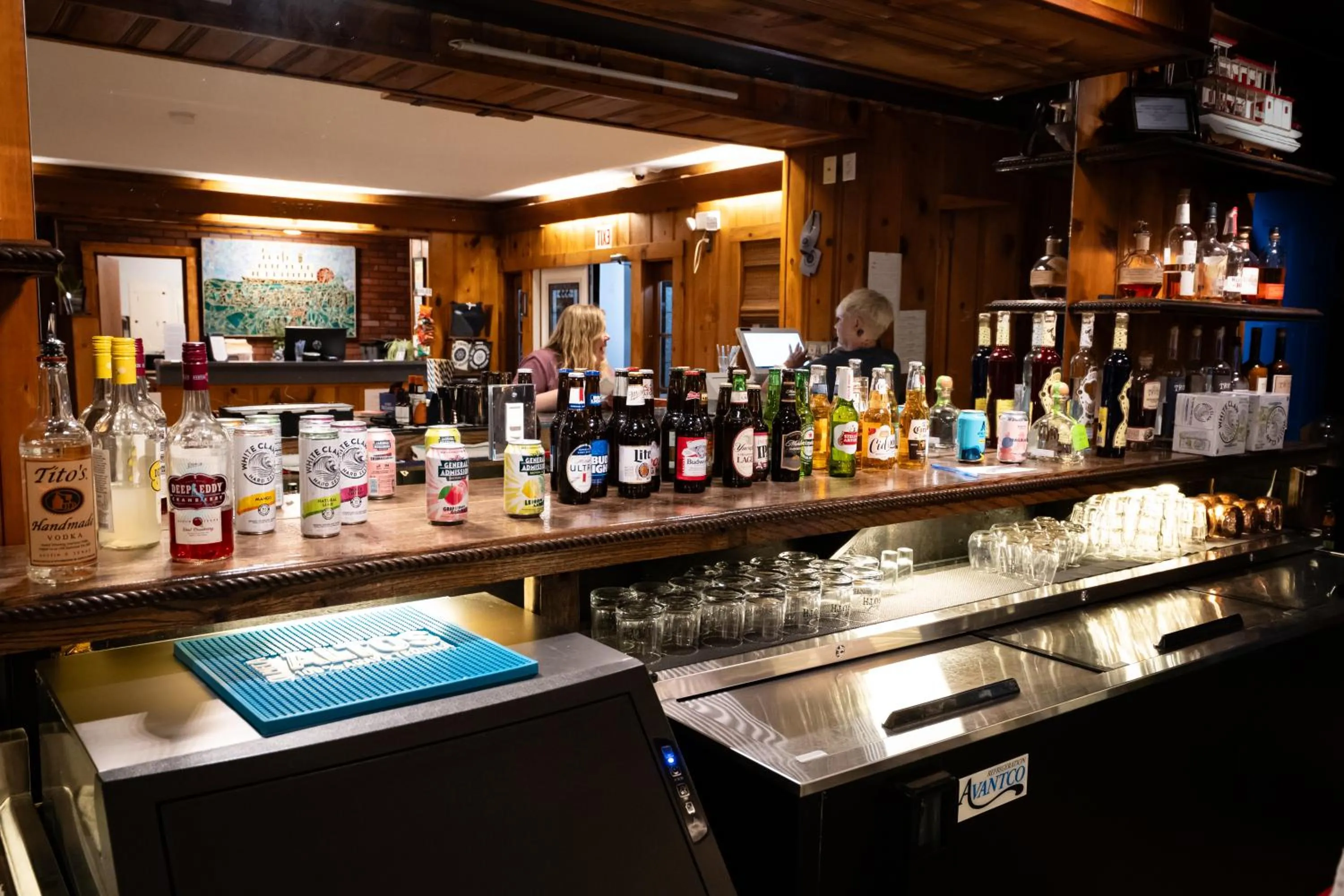 Lounge or bar in Riverboat Inn & Suites