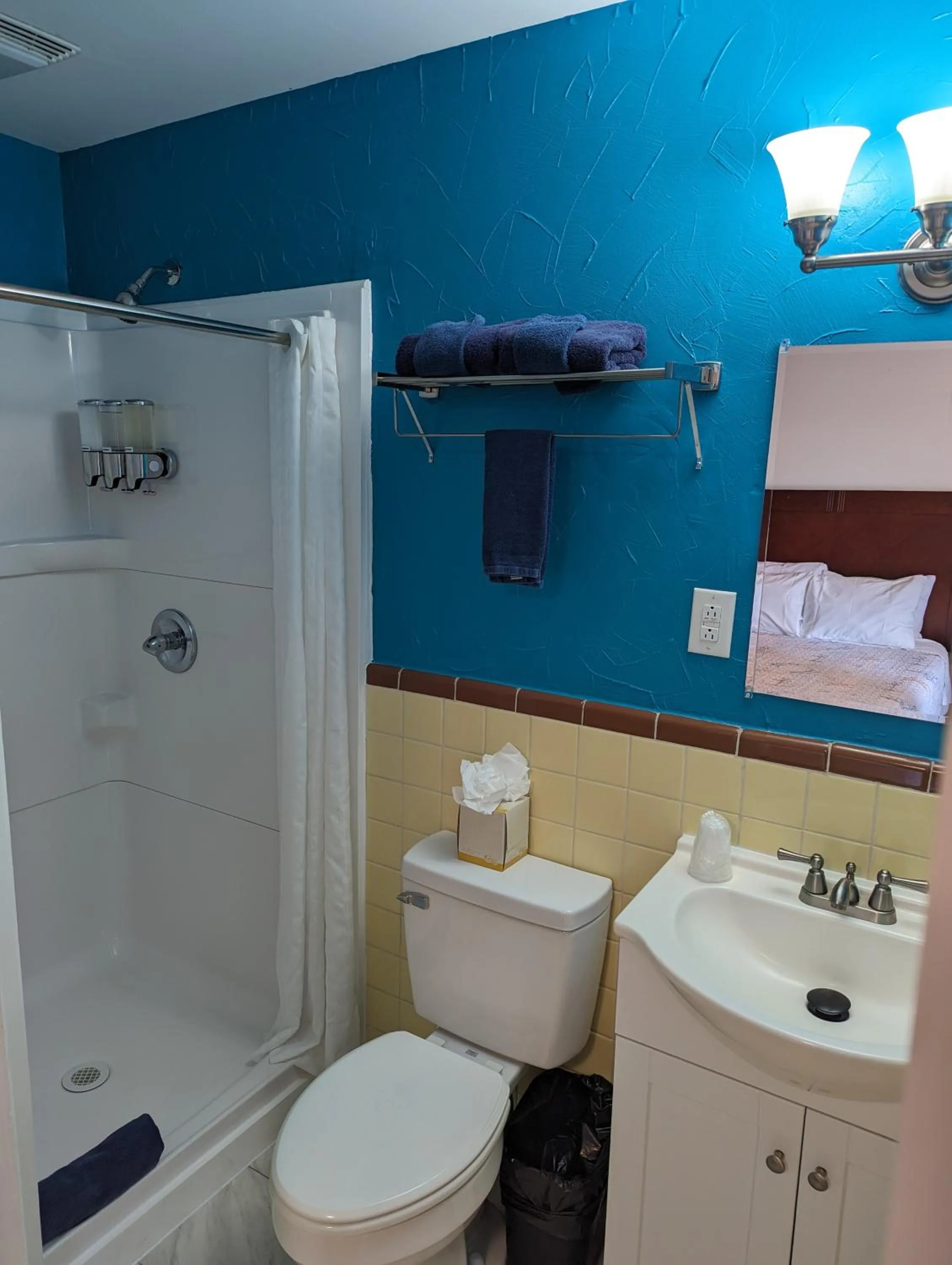 Riverboat Inn & Suites