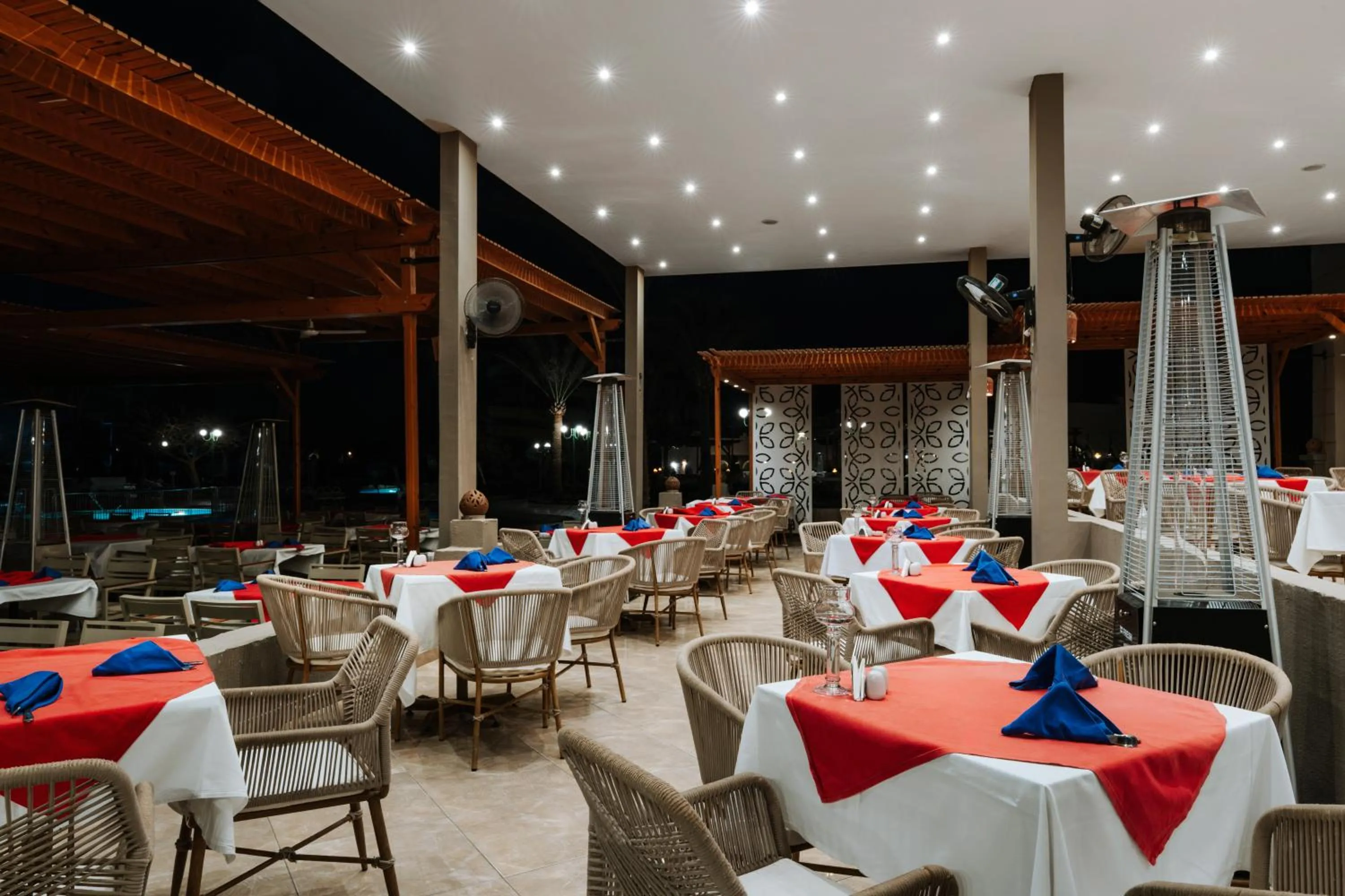 Restaurant/places to eat in Sentido Akassia Beach