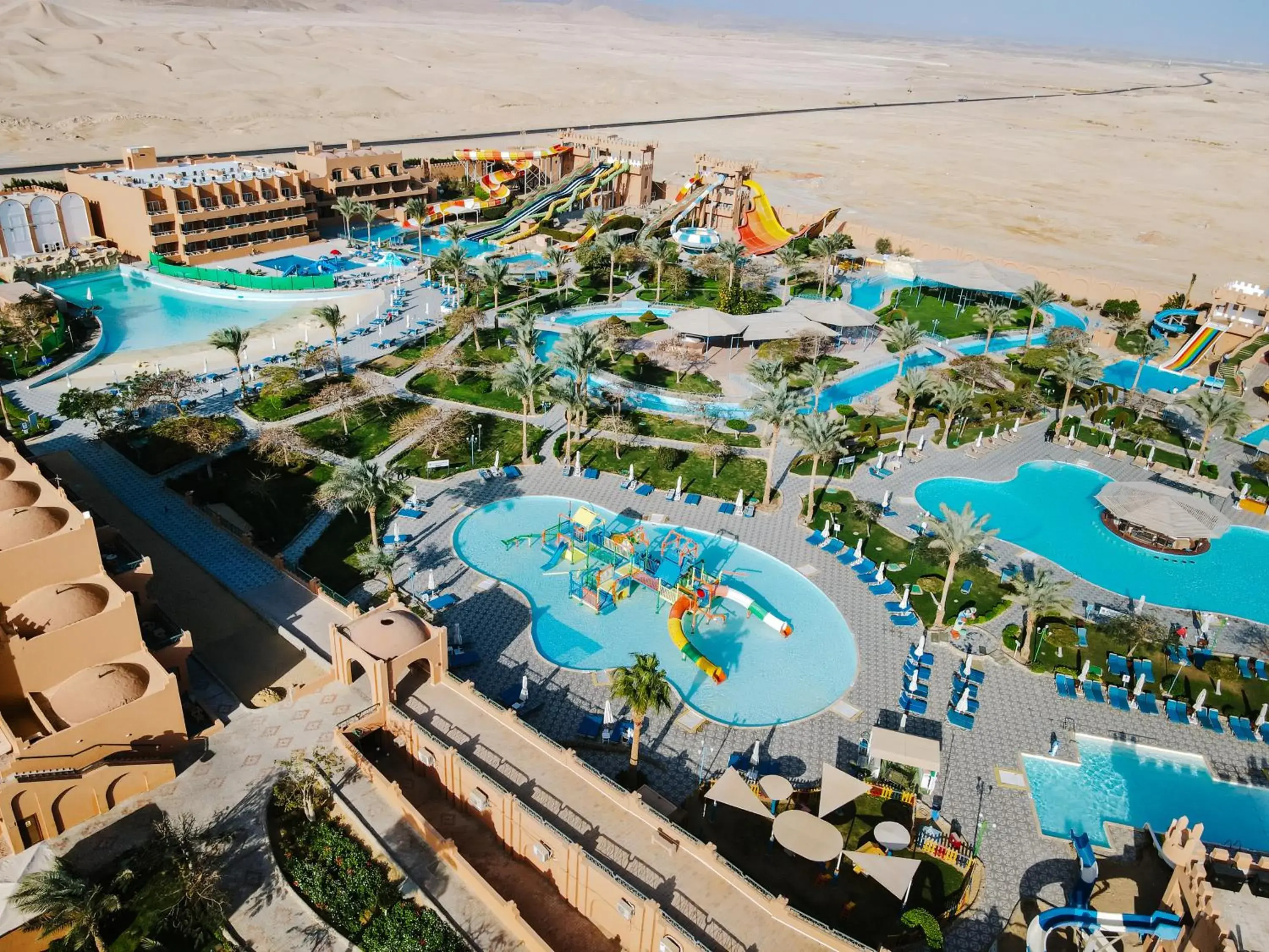 Property building in Sentido Akassia Beach Property building in Sentido Akassia Beach