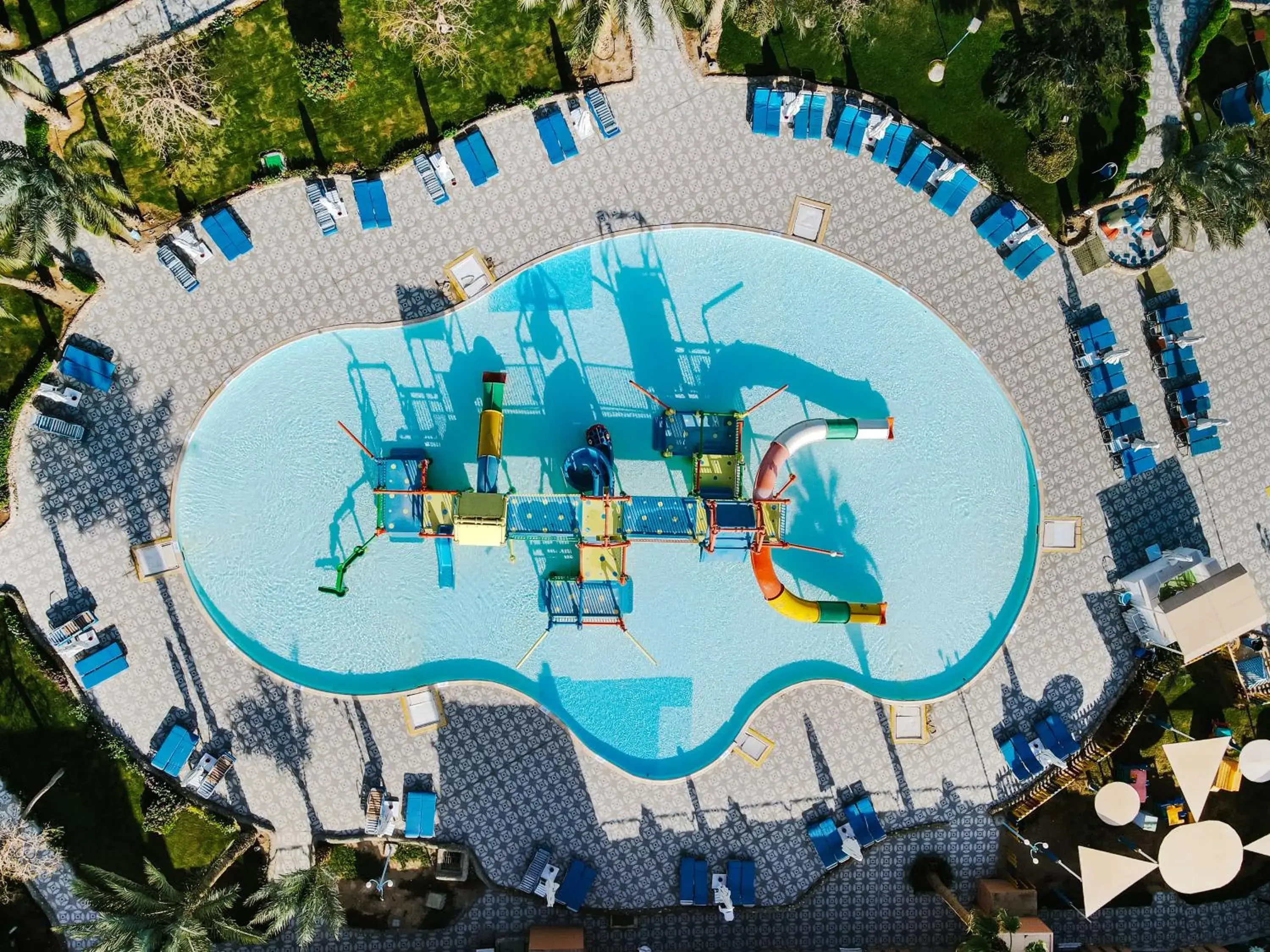 Property building in Sentido Akassia Beach Property building in Sentido Akassia Beach