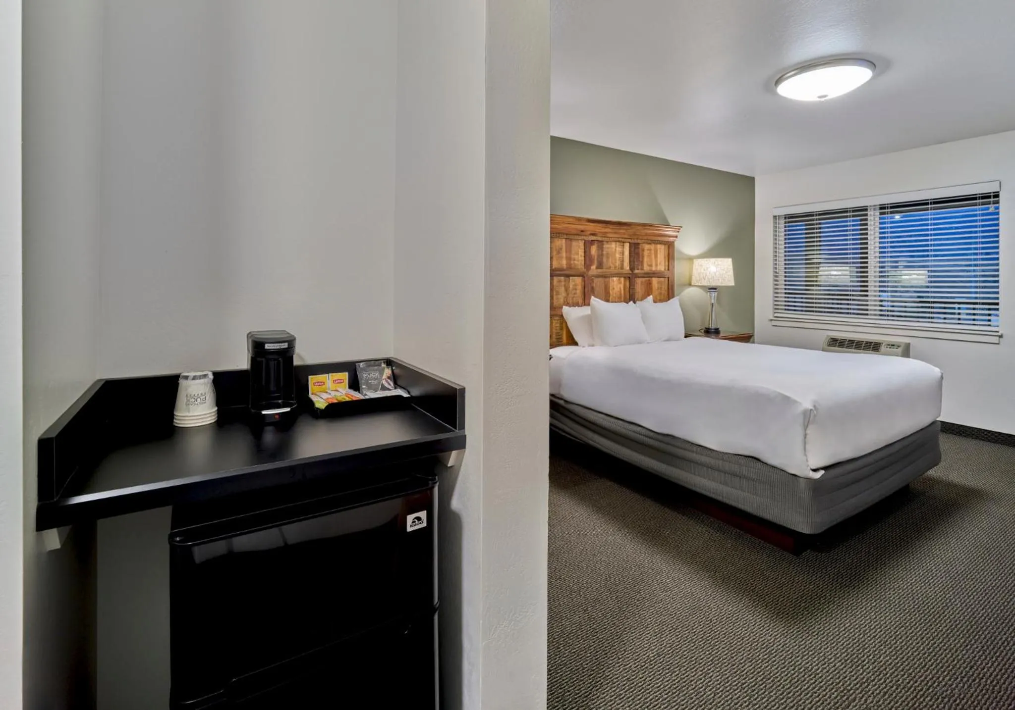 Bed in Roosevelt Hotel & Cabins - Yellowstone