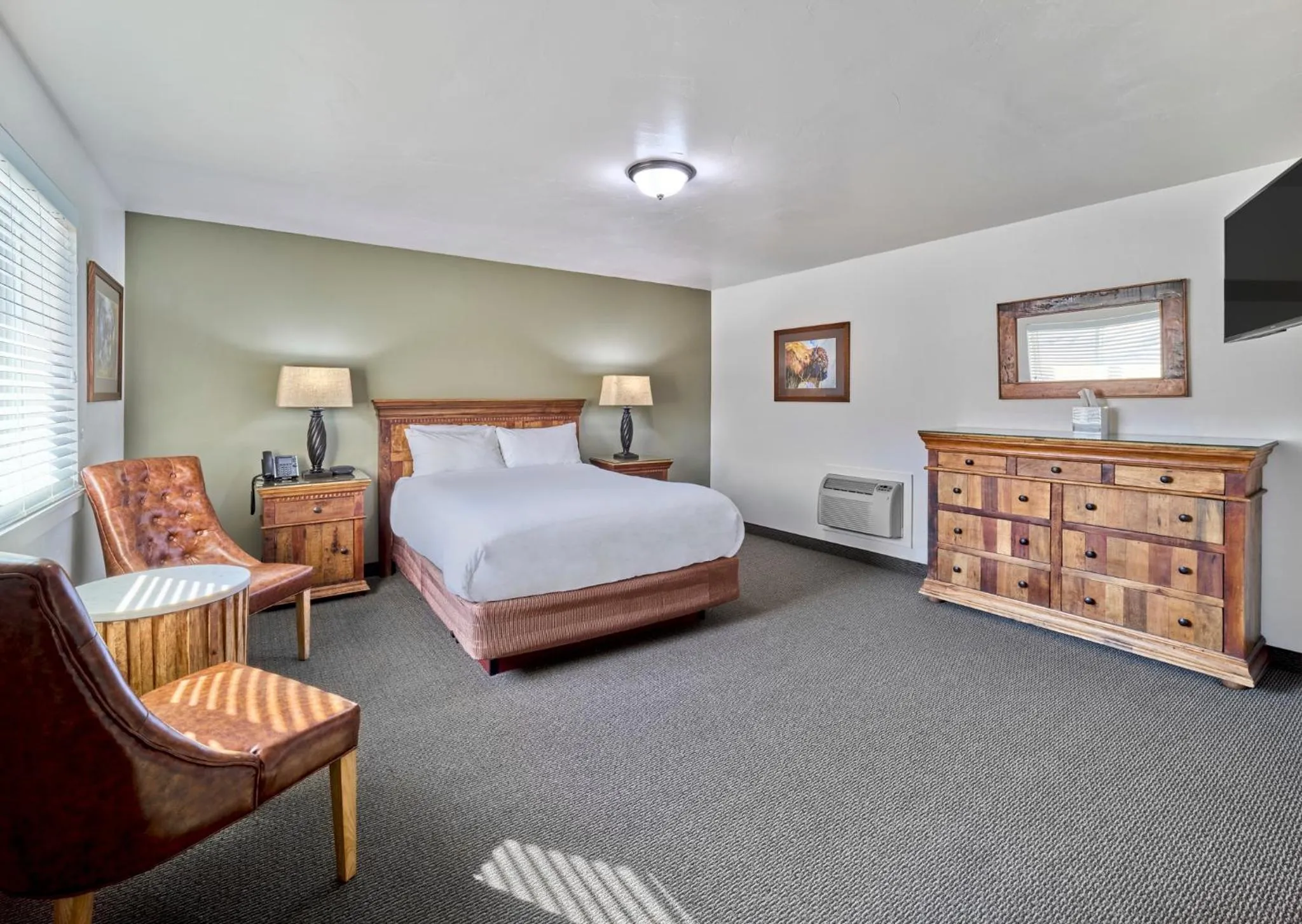 Bed in Roosevelt Hotel & Cabins - Yellowstone