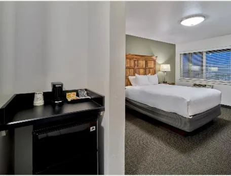 Bed in Roosevelt Hotel - Yellowstone