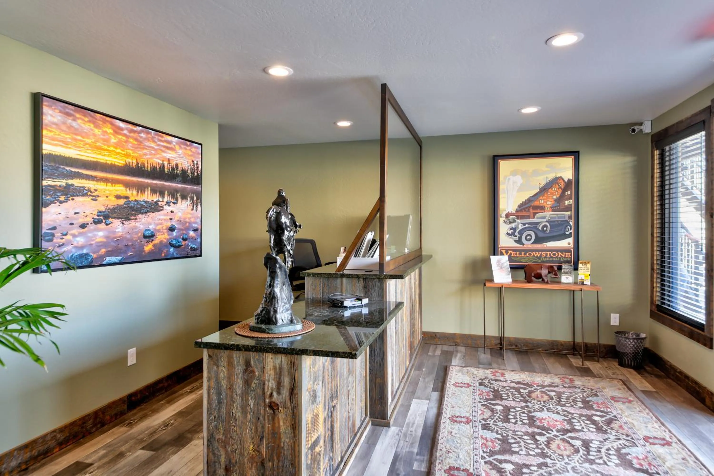 Lobby or reception in Roosevelt Hotel - Yellowstone