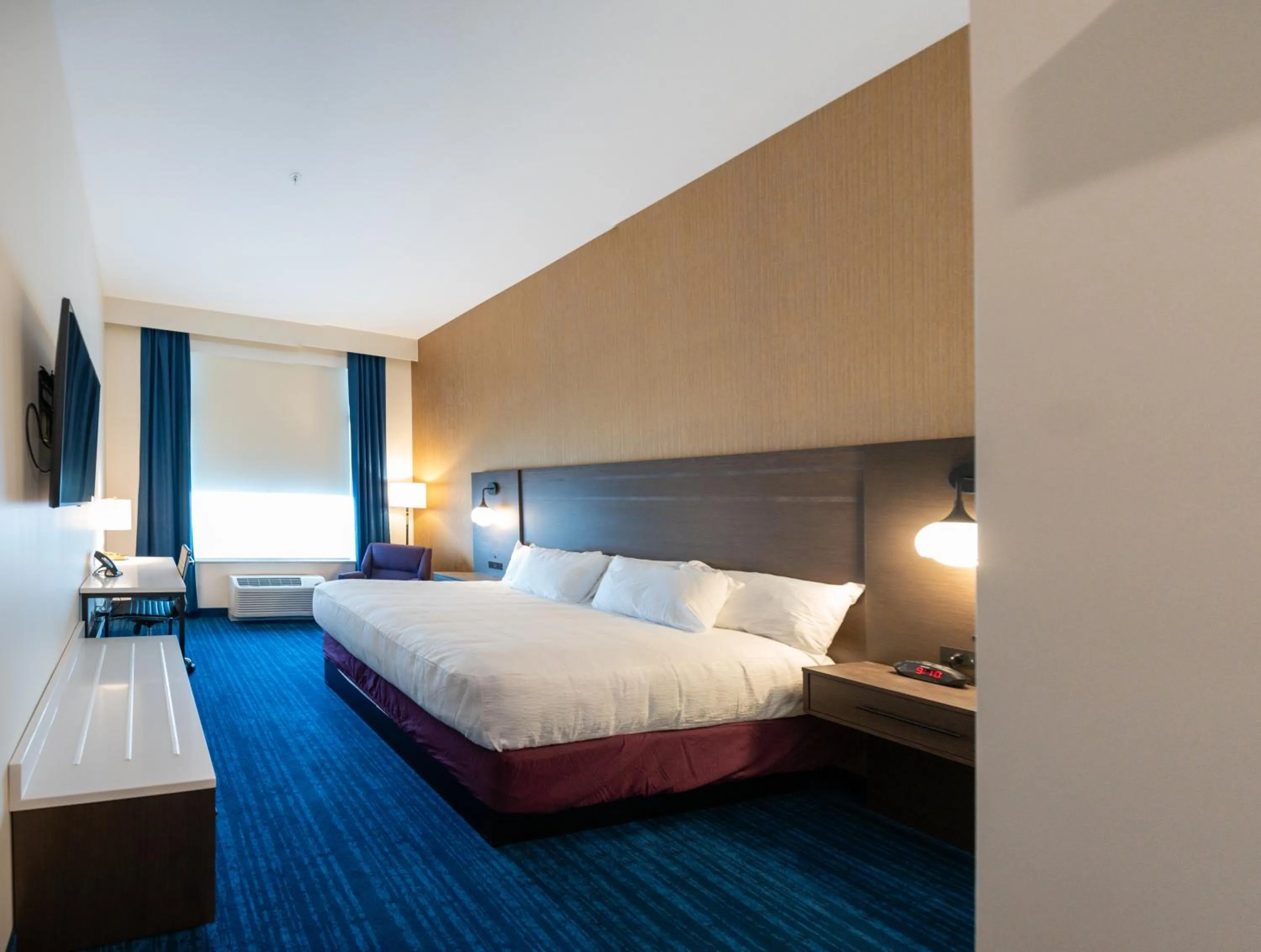 Bedroom, Bed in Walker's Bluff Casino Resort