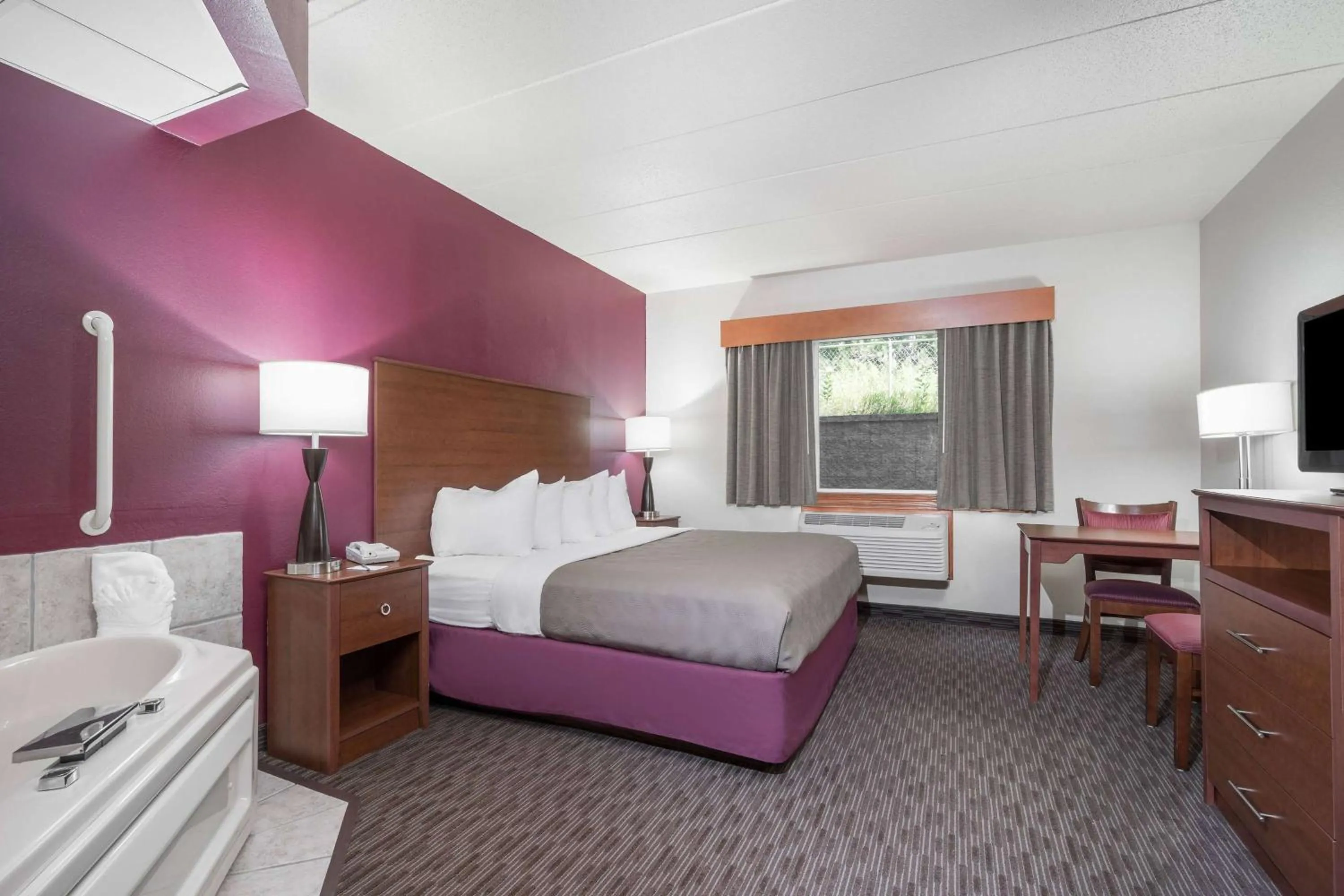 Bedroom, Bed in AmericInn by Wyndham Baldwin