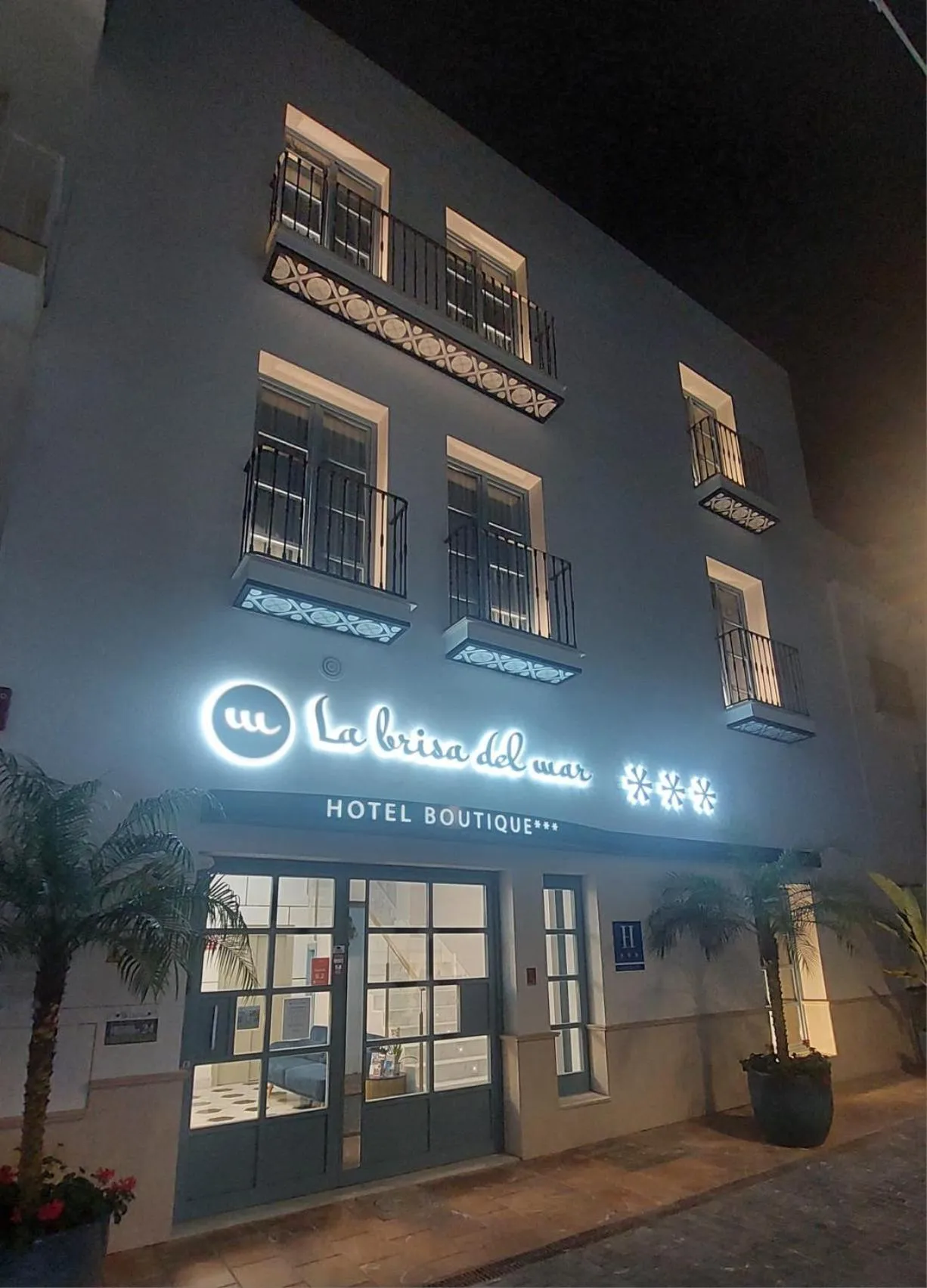 Property building in Hotel Boutique La Brisa del Mar