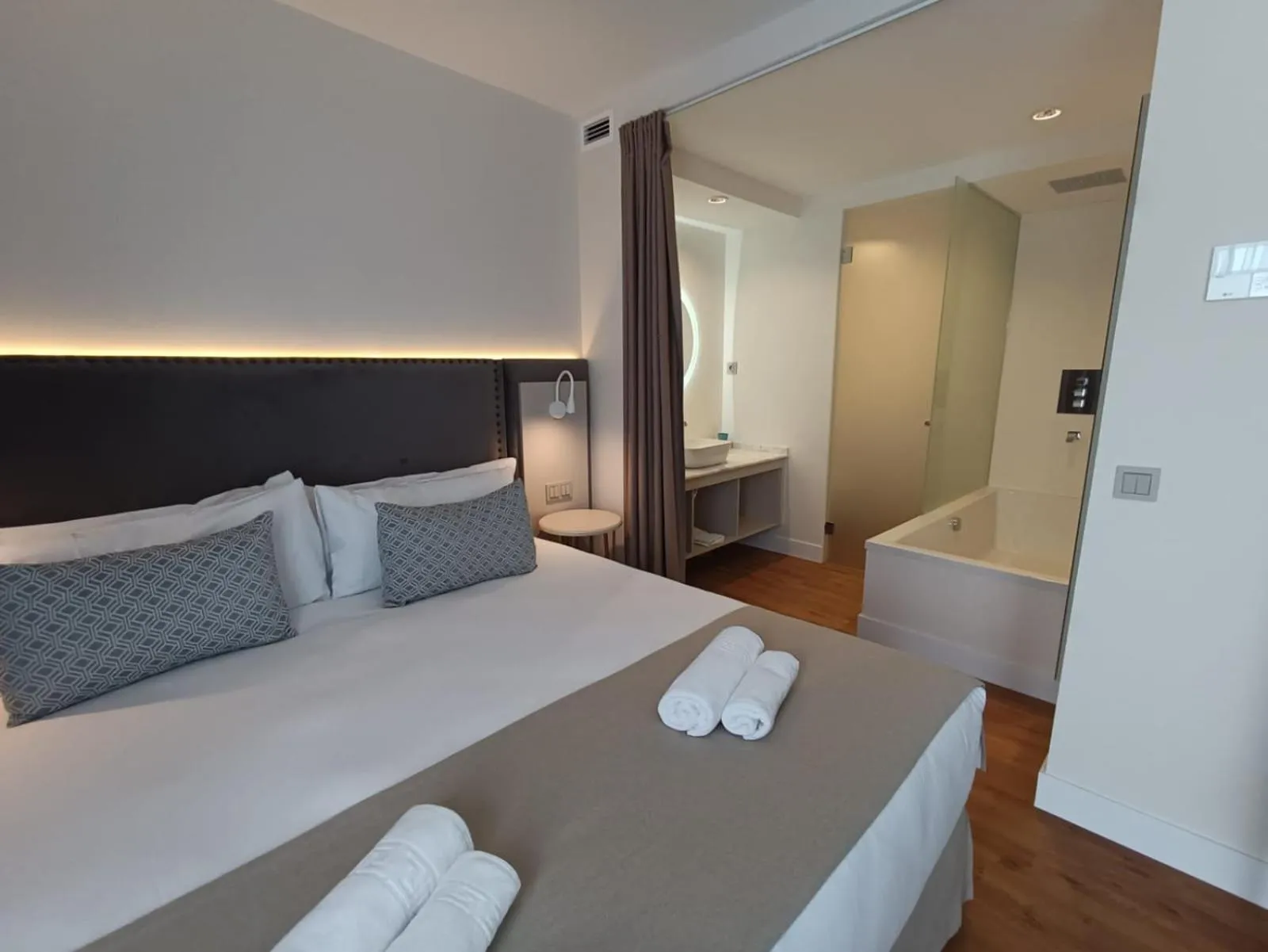 Toilet, Bed in Hotel Boutique La Brisa del Mar