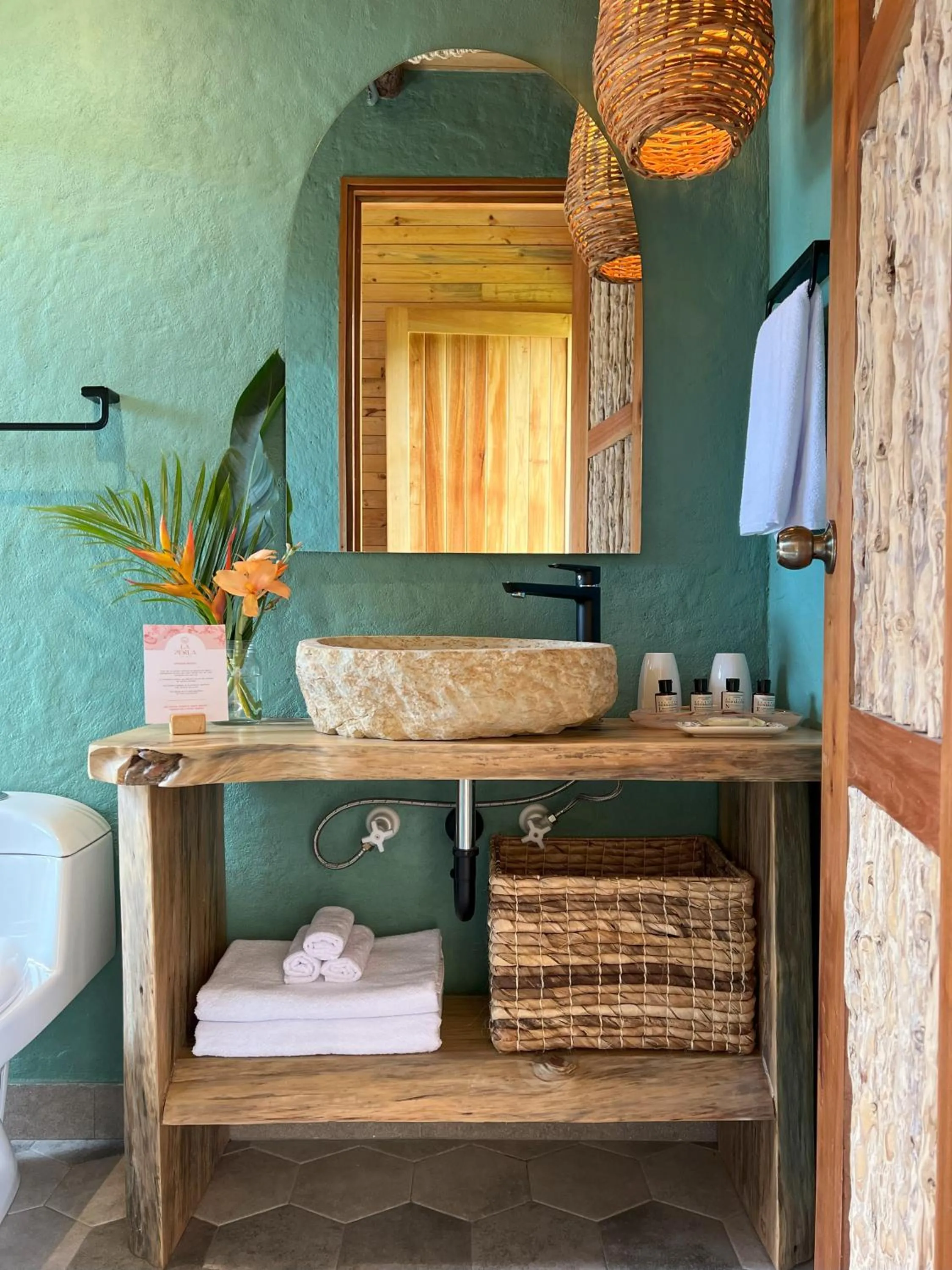 Bathroom, Bed in La Perla Finca Hotel