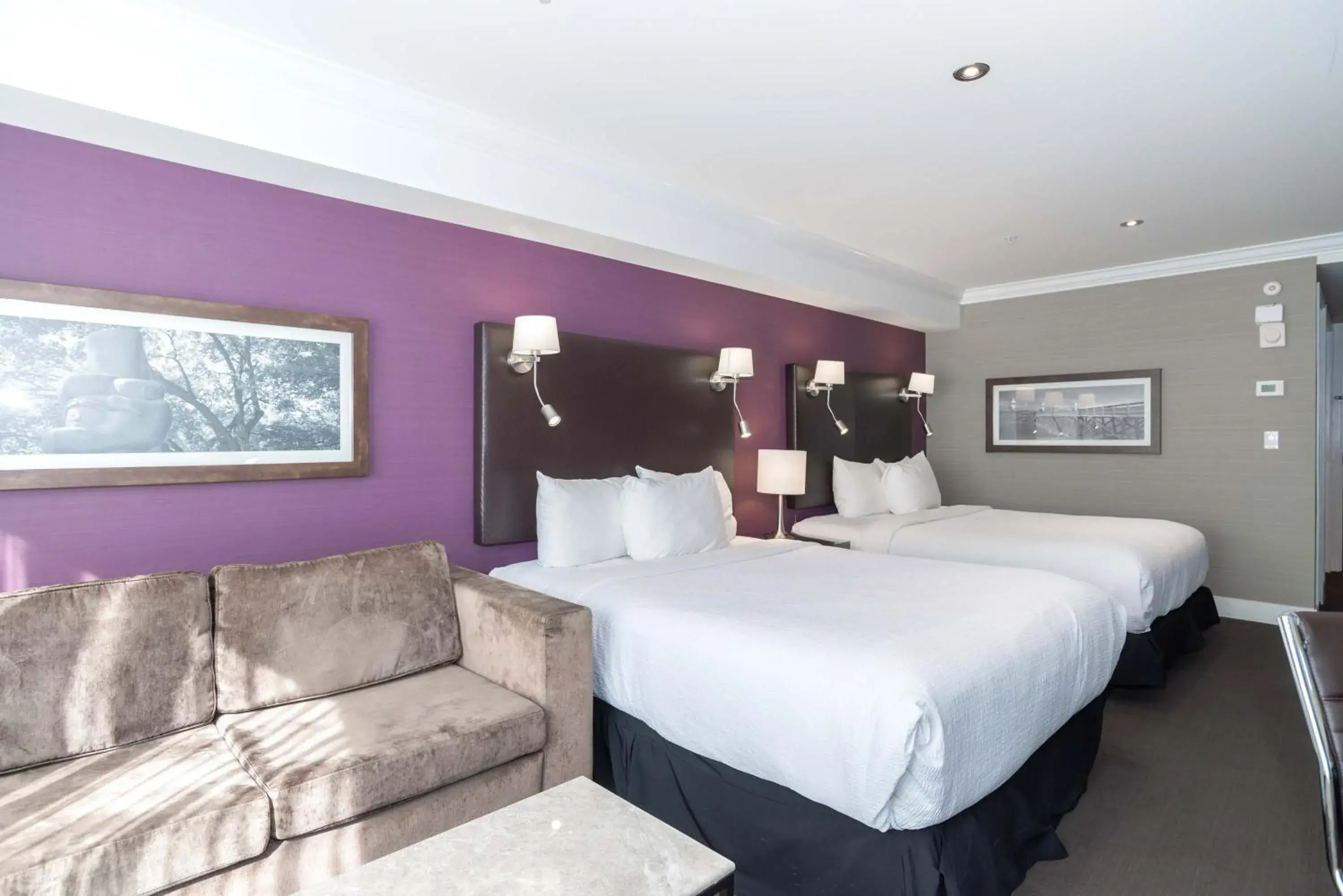 Photo of the whole room, Bed in Sandman Signature Kamloops Hotel Photo of the whole room, Bed in Sandman Signature Kamloops Hotel
