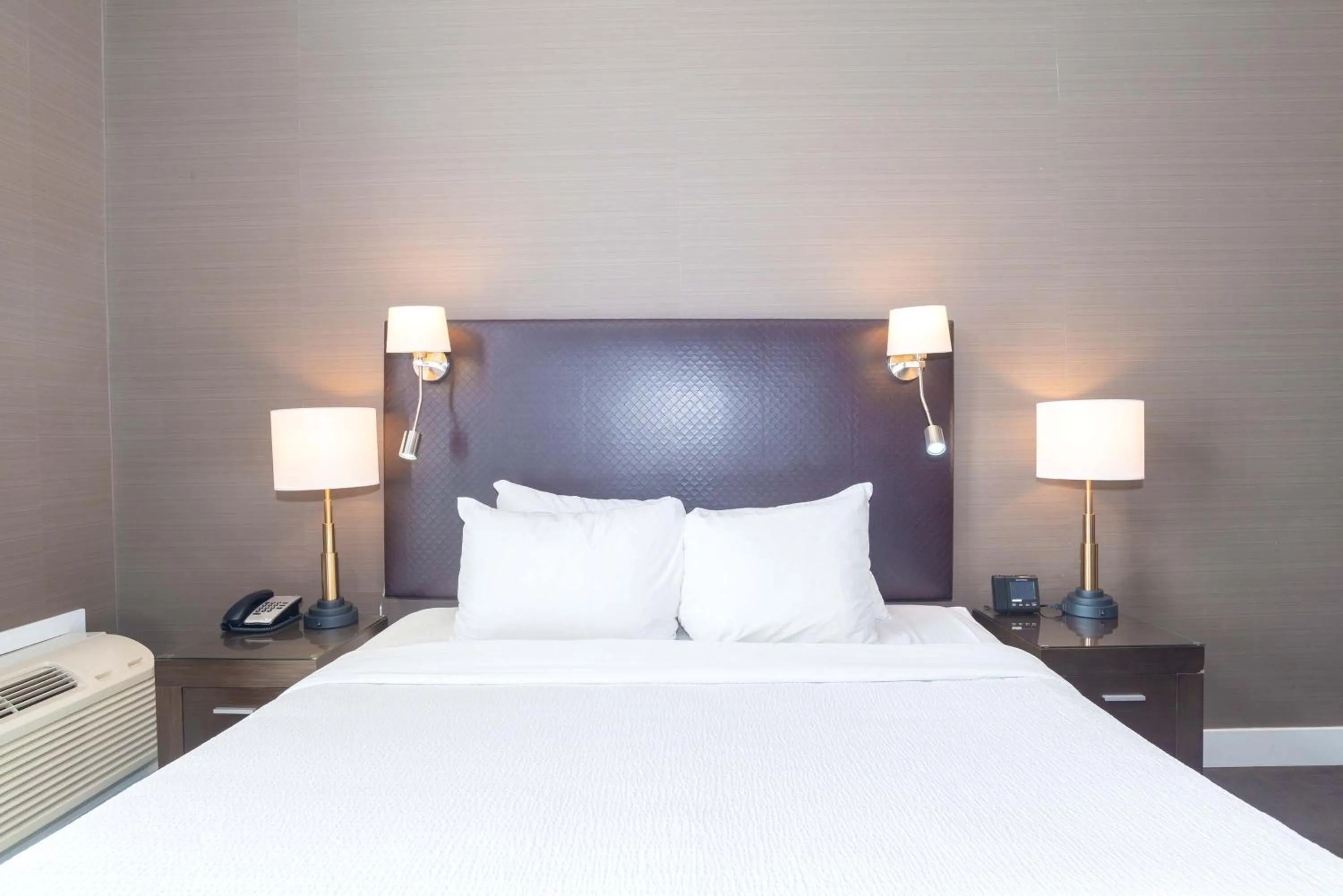 Photo of the whole room, Bed in Sandman Signature Kamloops Hotel