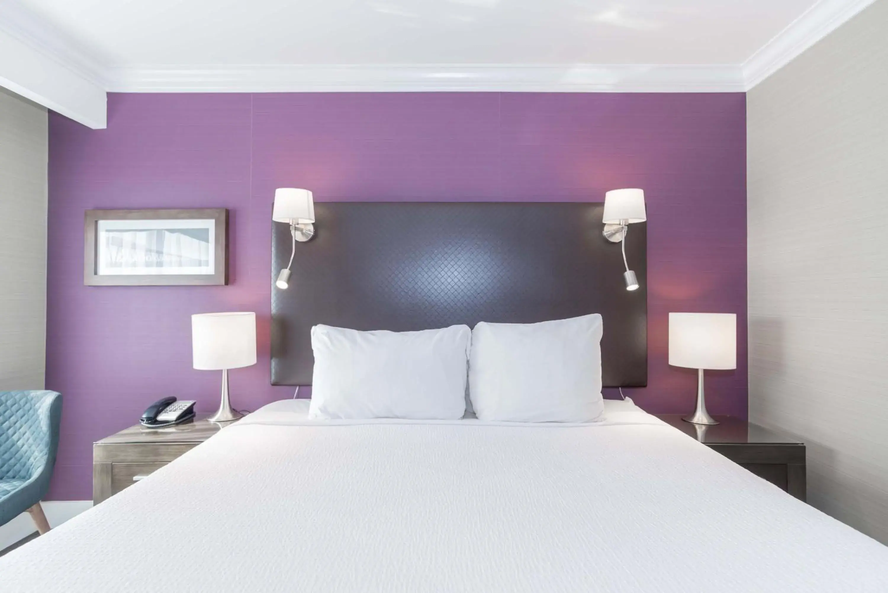 Photo of the whole room, Bed in Sandman Signature Kamloops Hotel Photo of the whole room, Bed in Sandman Signature Kamloops Hotel