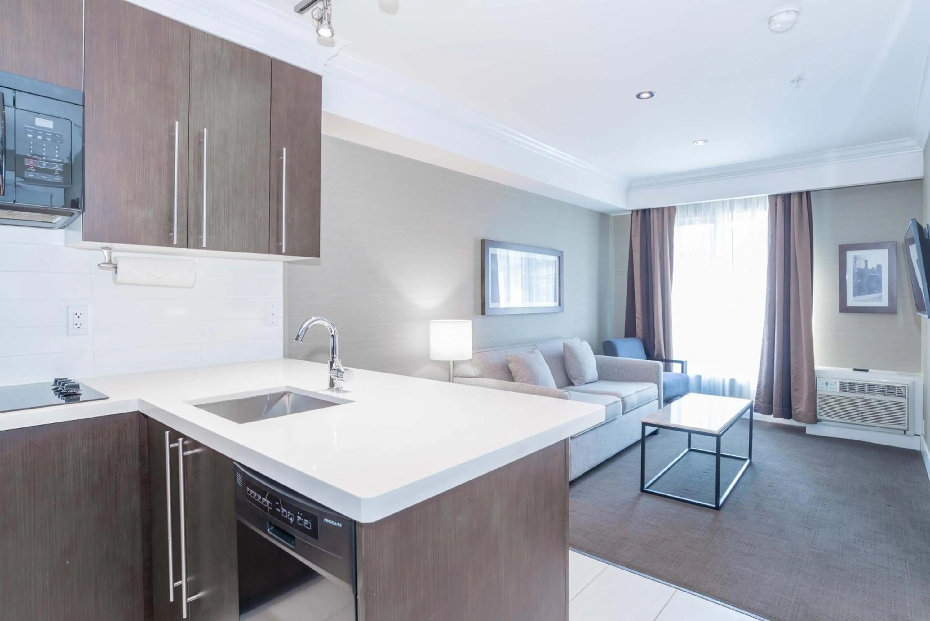 Living room in Sandman Signature Kamloops Hotel