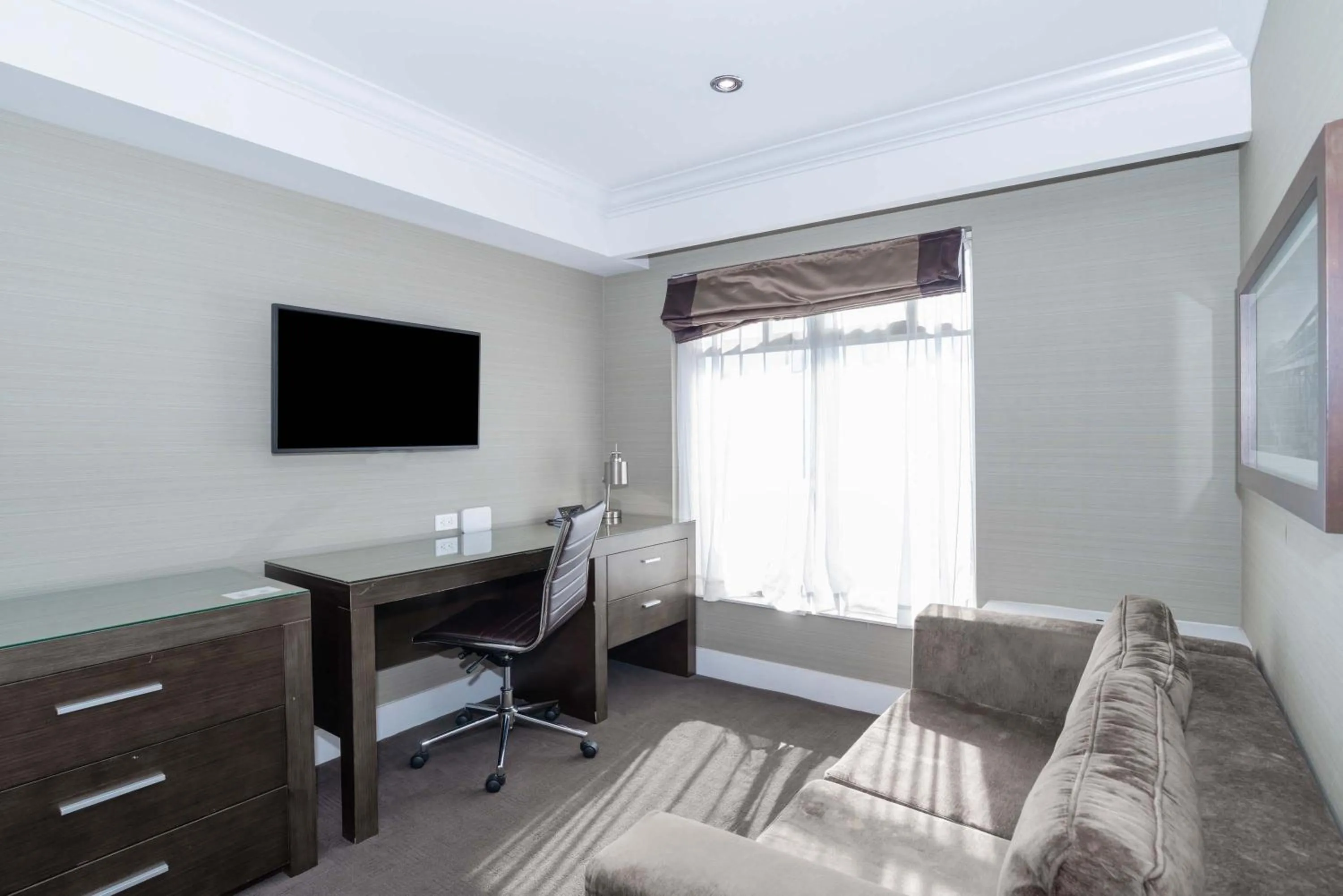 Living room in Sandman Signature Kamloops Hotel