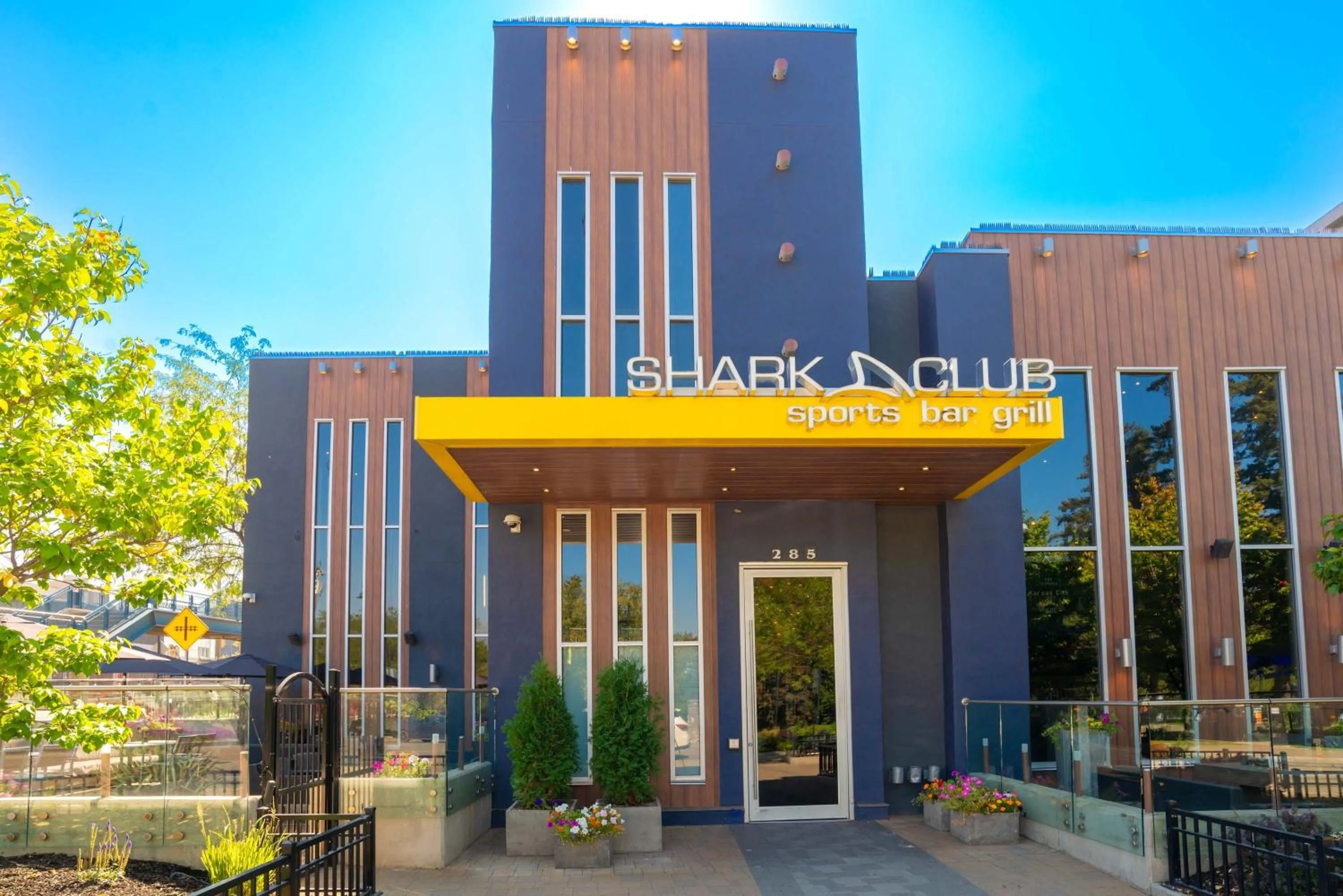 Lounge or bar in Sandman Signature Kamloops Hotel